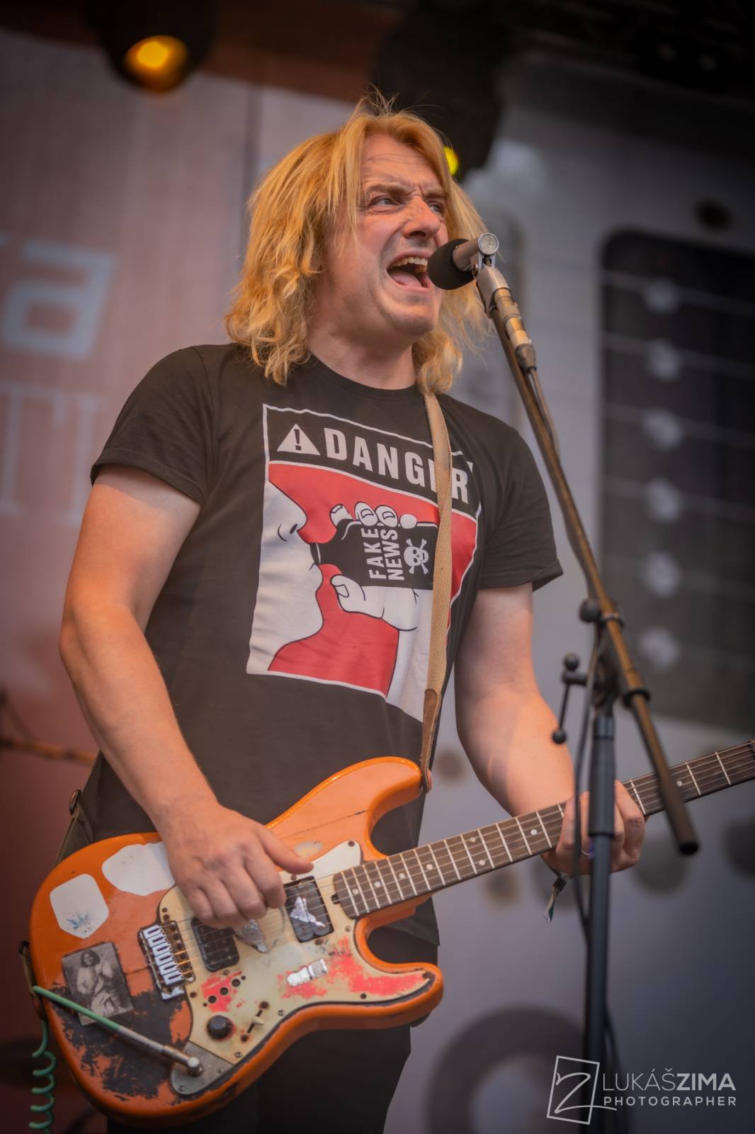 Pogující dav i křest Kusů radosti. Vypsaná fiXa si koncert v Ledárnách užila naplno