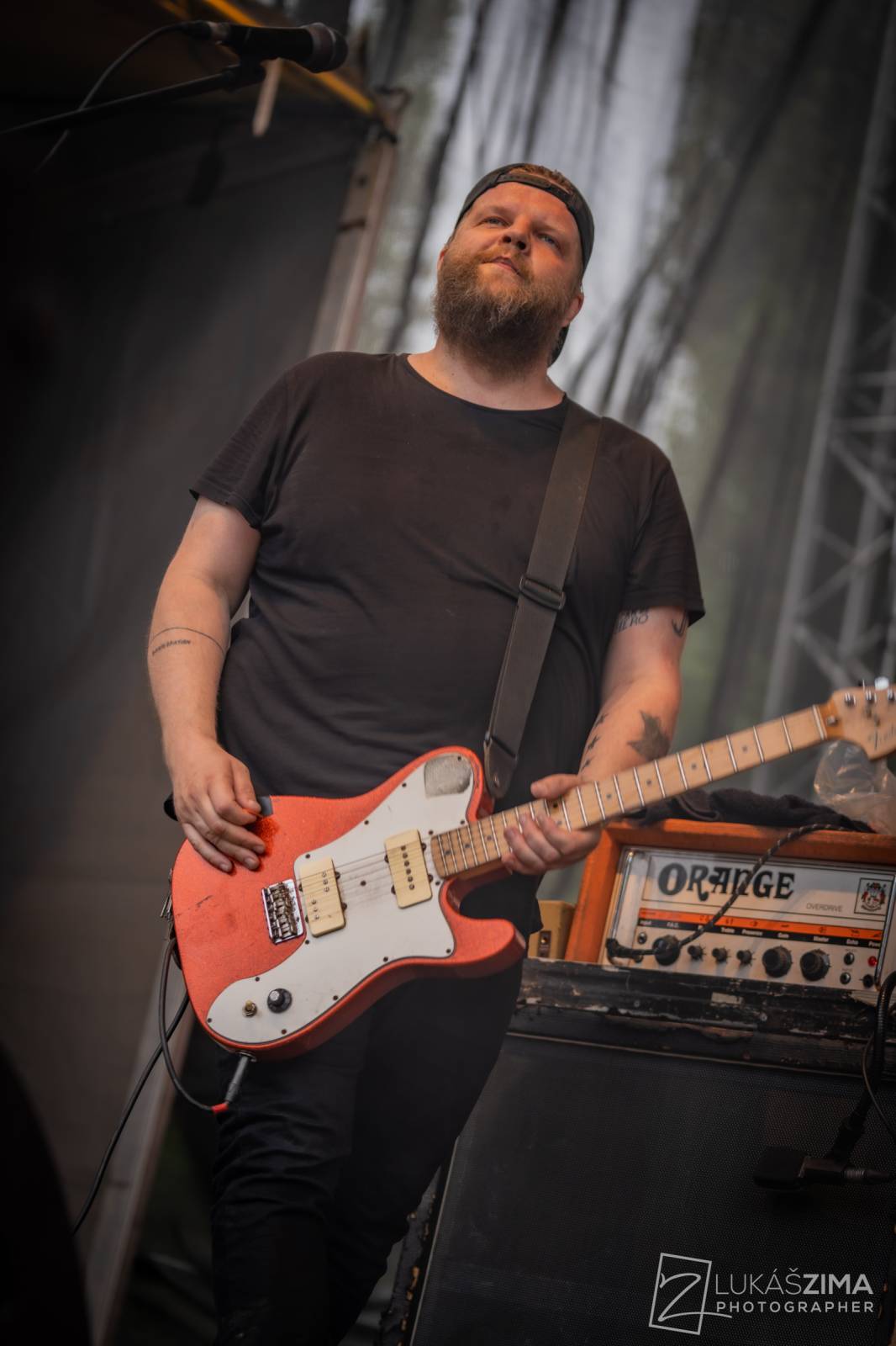 Pogující dav i křest Kusů radosti. Vypsaná fiXa si koncert v Ledárnách užila naplno