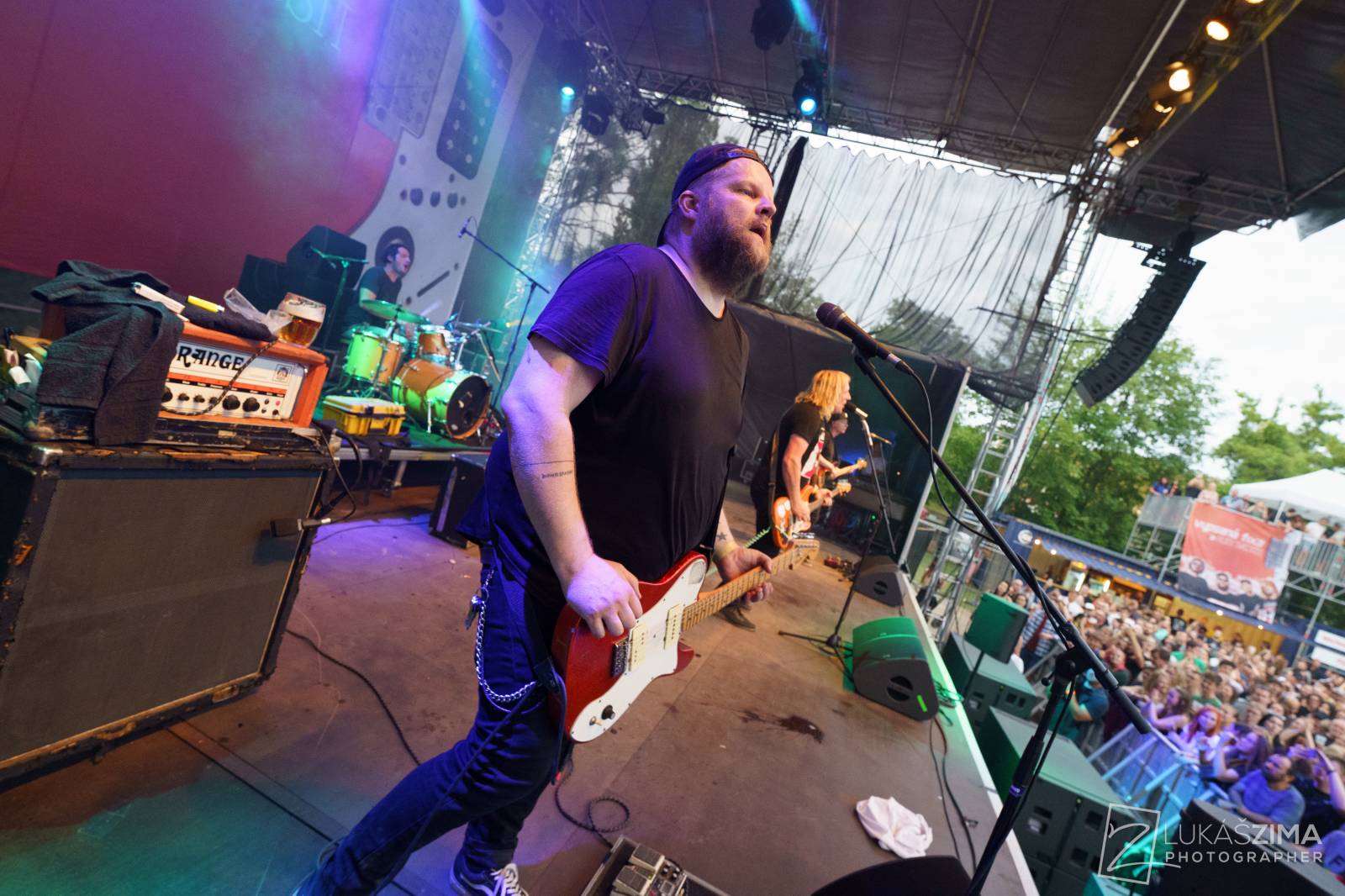 Pogující dav i křest Kusů radosti. Vypsaná fiXa si koncert v Ledárnách užila naplno