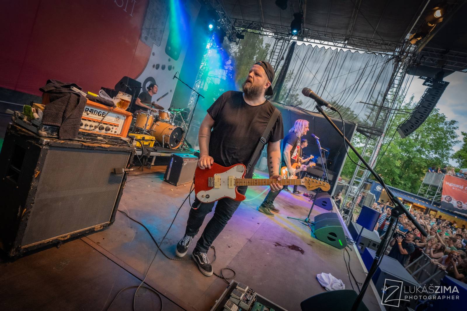 Pogující dav i křest Kusů radosti. Vypsaná fiXa si koncert v Ledárnách užila naplno