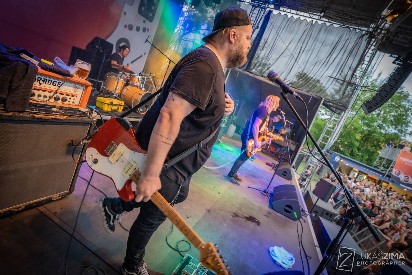 Pogující dav i křest Kusů radosti. Vypsaná fiXa si koncert v Ledárnách užila naplno