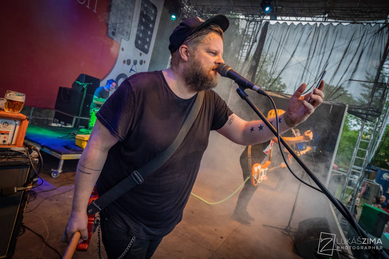 Pogující dav i křest Kusů radosti. Vypsaná fiXa si koncert v Ledárnách užila naplno