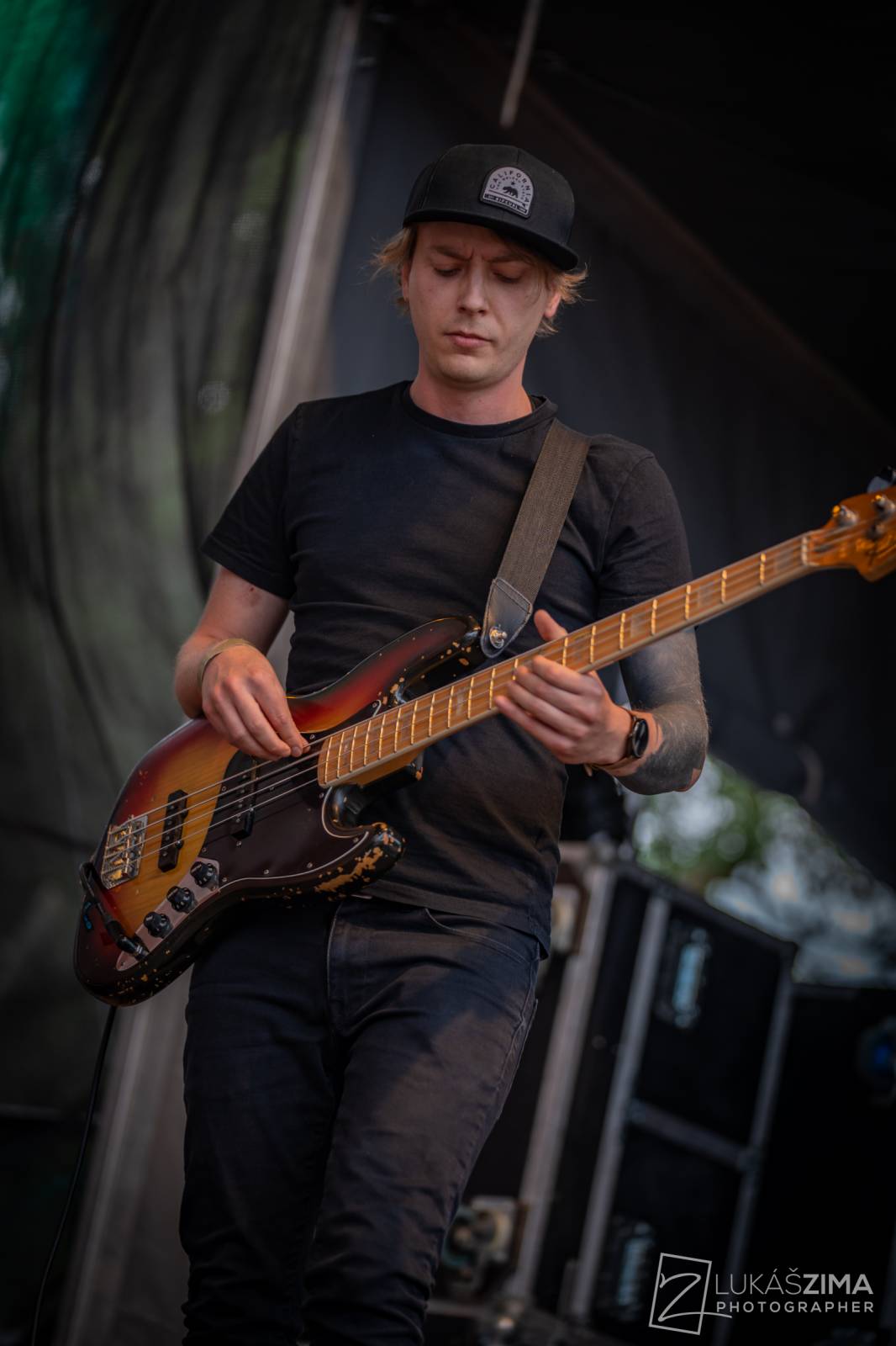 Pogující dav i křest Kusů radosti. Vypsaná fiXa si koncert v Ledárnách užila naplno