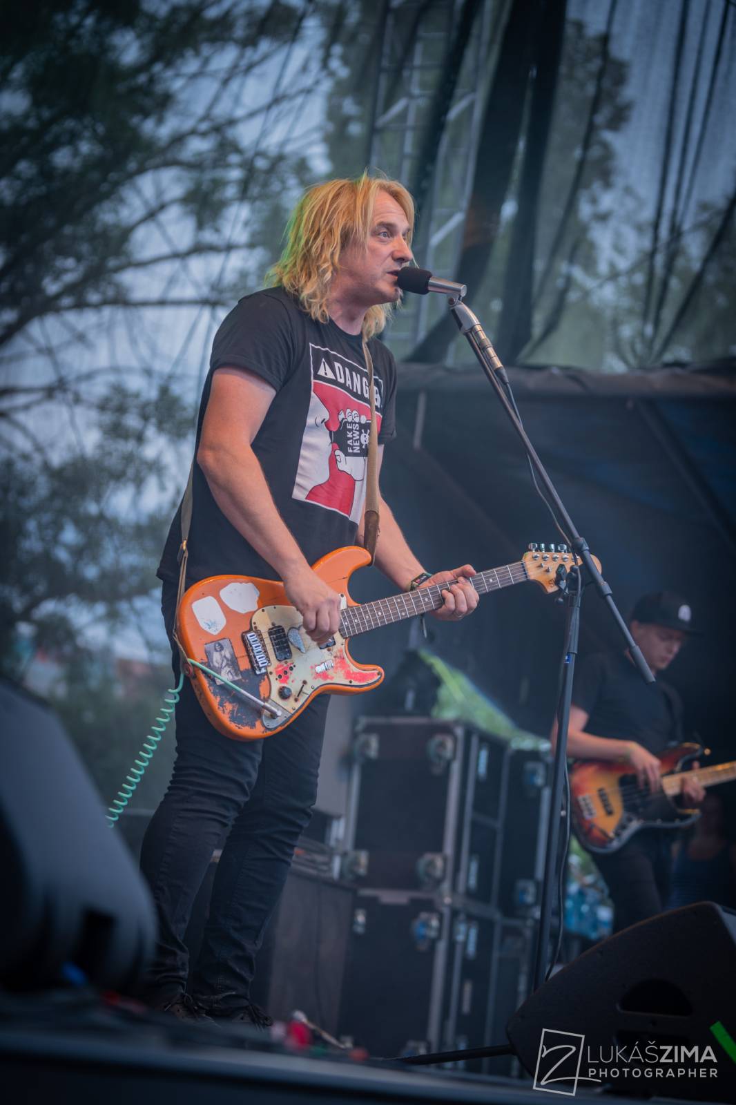 Pogující dav i křest Kusů radosti. Vypsaná fiXa si koncert v Ledárnách užila naplno