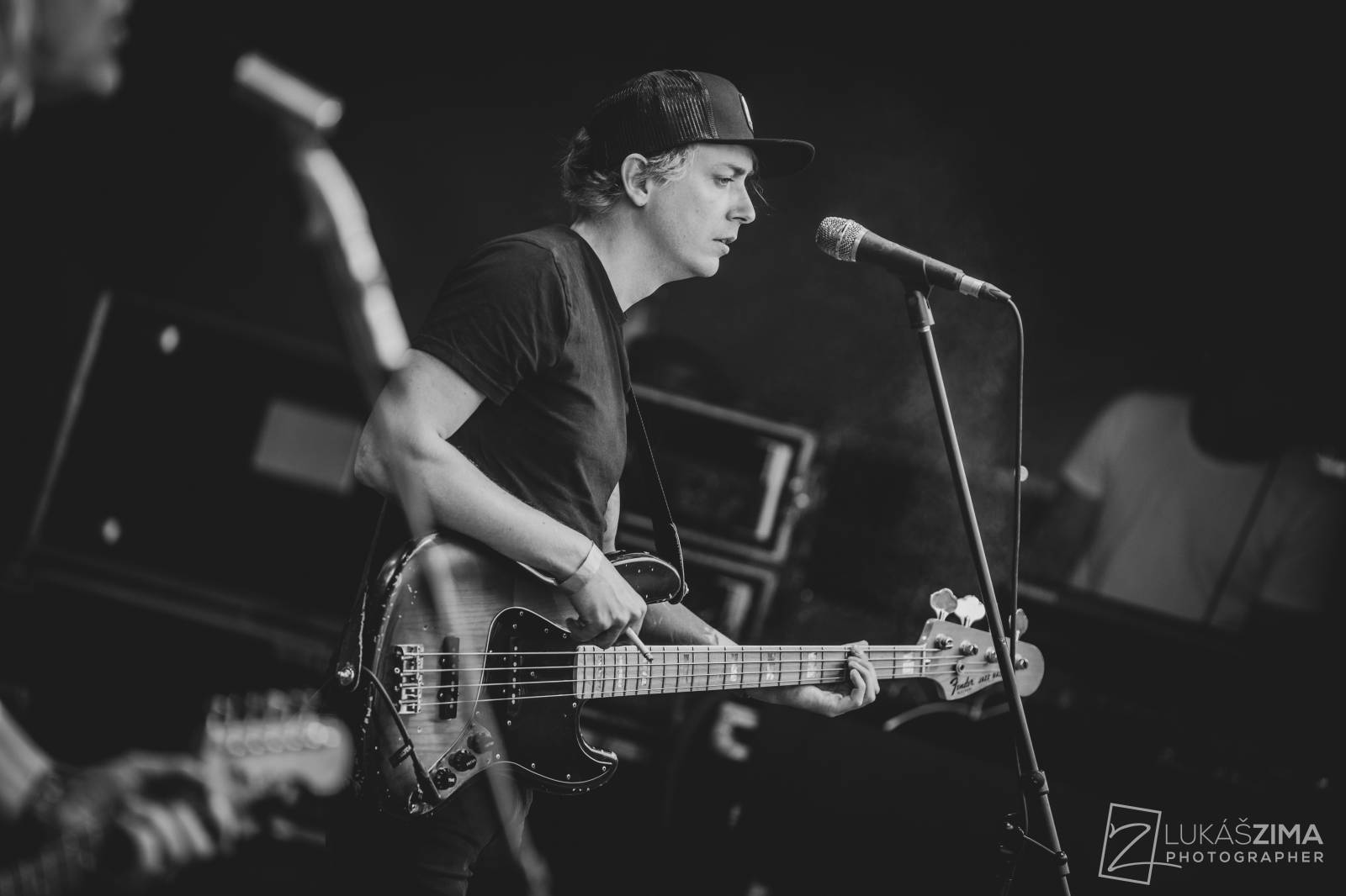 Pogující dav i křest Kusů radosti. Vypsaná fiXa si koncert v Ledárnách užila naplno