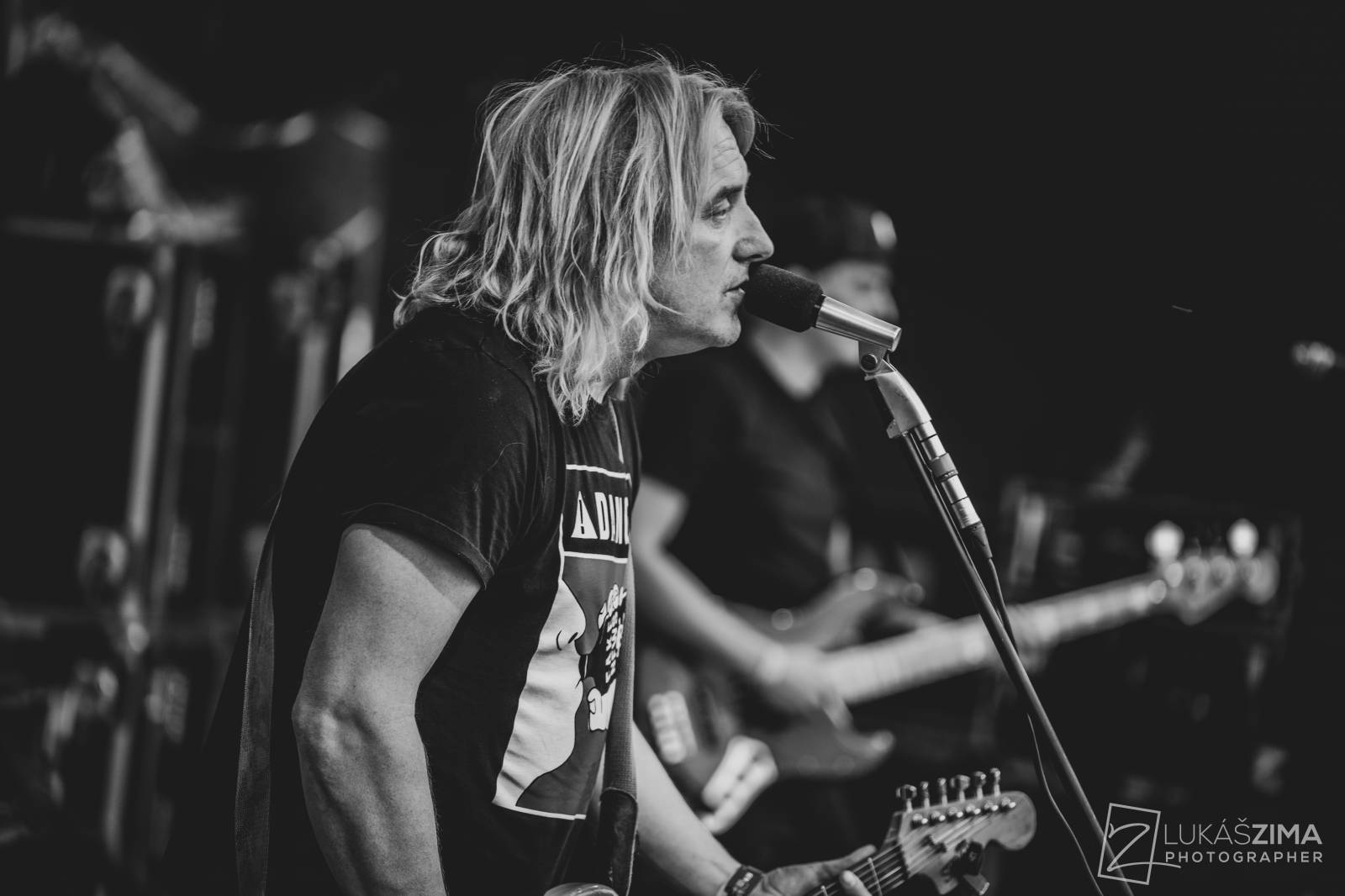 Pogující dav i křest Kusů radosti. Vypsaná fiXa si koncert v Ledárnách užila naplno