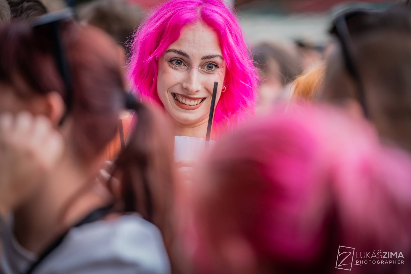 Pogující dav i křest Kusů radosti. Vypsaná fiXa si koncert v Ledárnách užila naplno