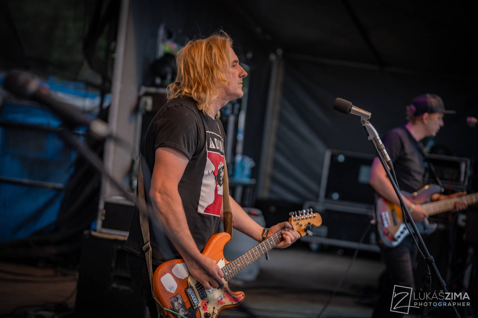 Pogující dav i křest Kusů radosti. Vypsaná fiXa si koncert v Ledárnách užila naplno