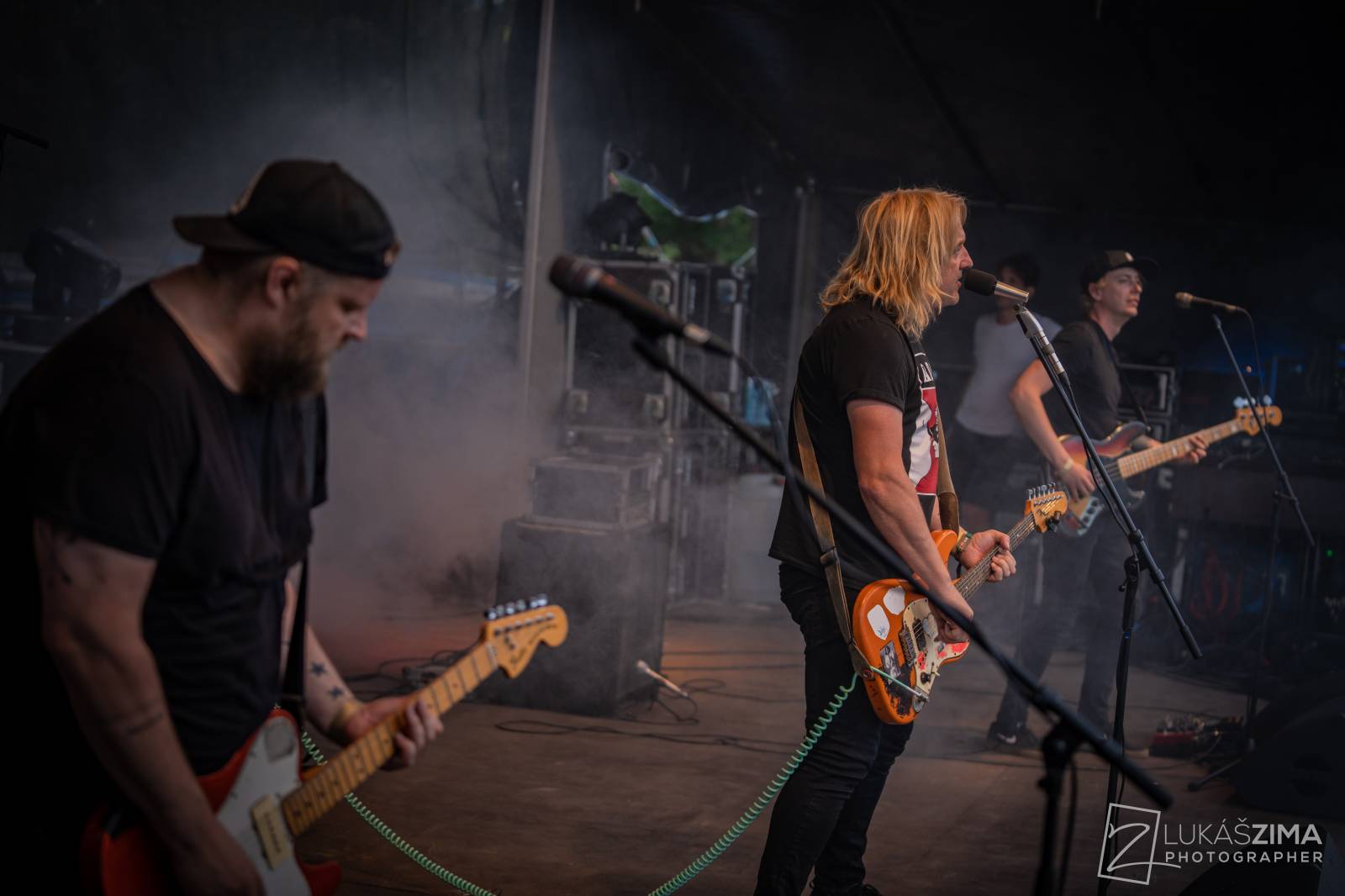 Pogující dav i křest Kusů radosti. Vypsaná fiXa si koncert v Ledárnách užila naplno