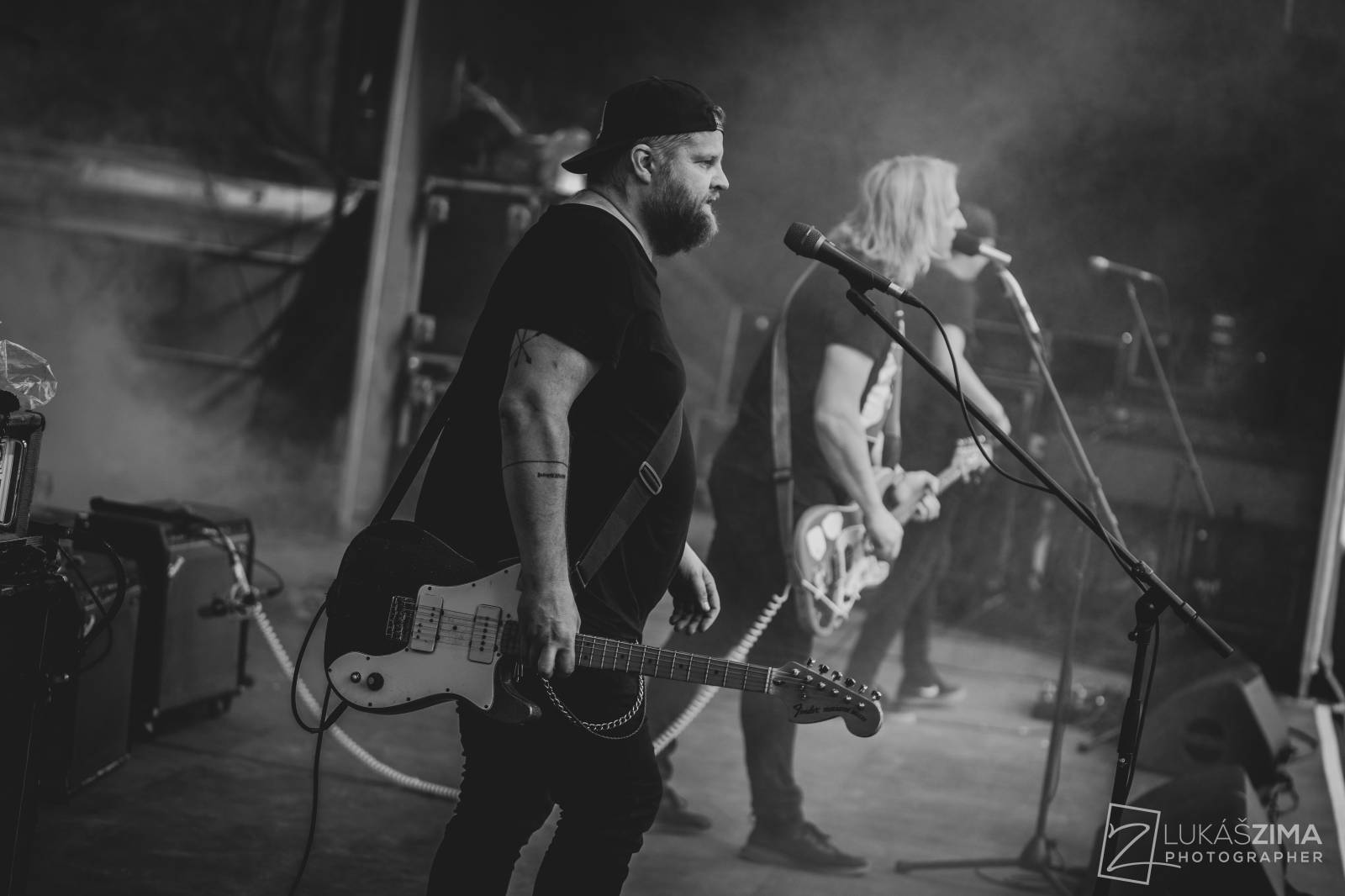 Pogující dav i křest Kusů radosti. Vypsaná fiXa si koncert v Ledárnách užila naplno