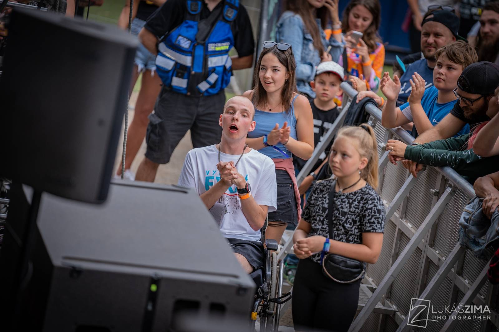 Pogující dav i křest Kusů radosti. Vypsaná fiXa si koncert v Ledárnách užila naplno