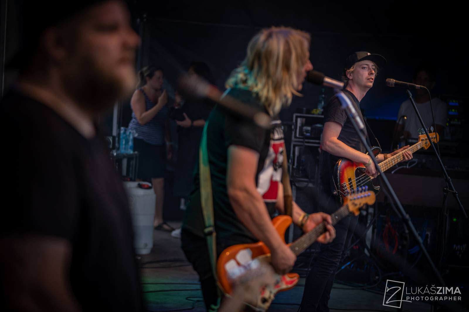 Pogující dav i křest Kusů radosti. Vypsaná fiXa si koncert v Ledárnách užila naplno