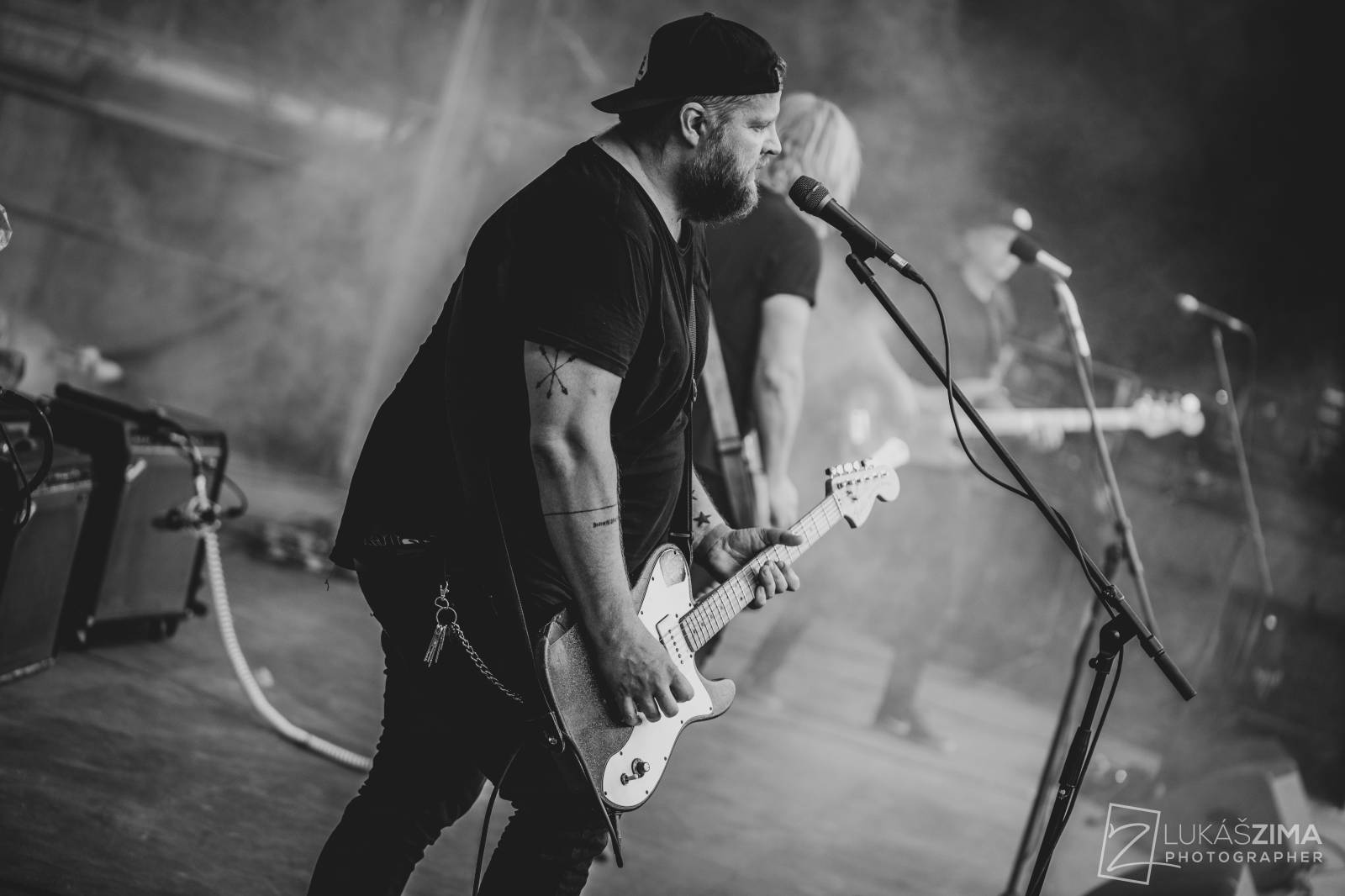 Pogující dav i křest Kusů radosti. Vypsaná fiXa si koncert v Ledárnách užila naplno