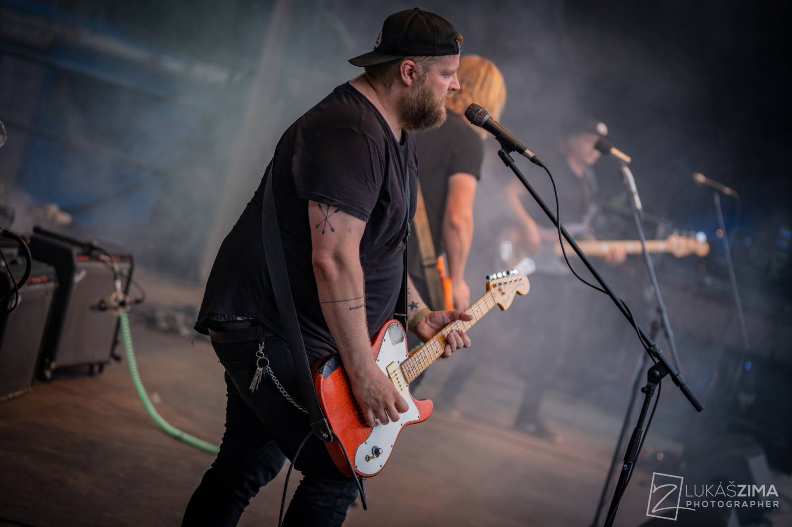 Pogující dav i křest Kusů radosti. Vypsaná fiXa si koncert v Ledárnách užila naplno