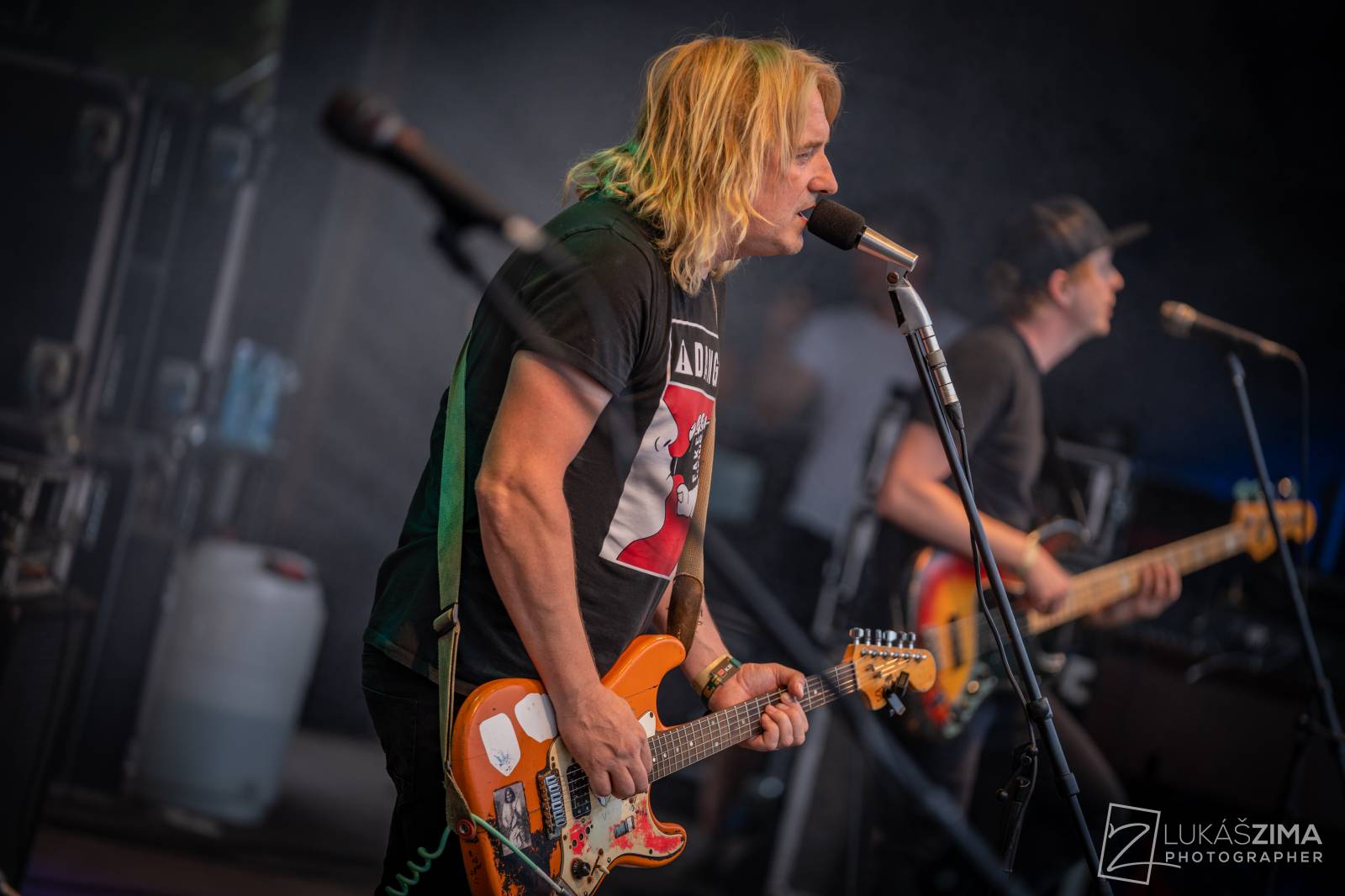 Pogující dav i křest Kusů radosti. Vypsaná fiXa si koncert v Ledárnách užila naplno