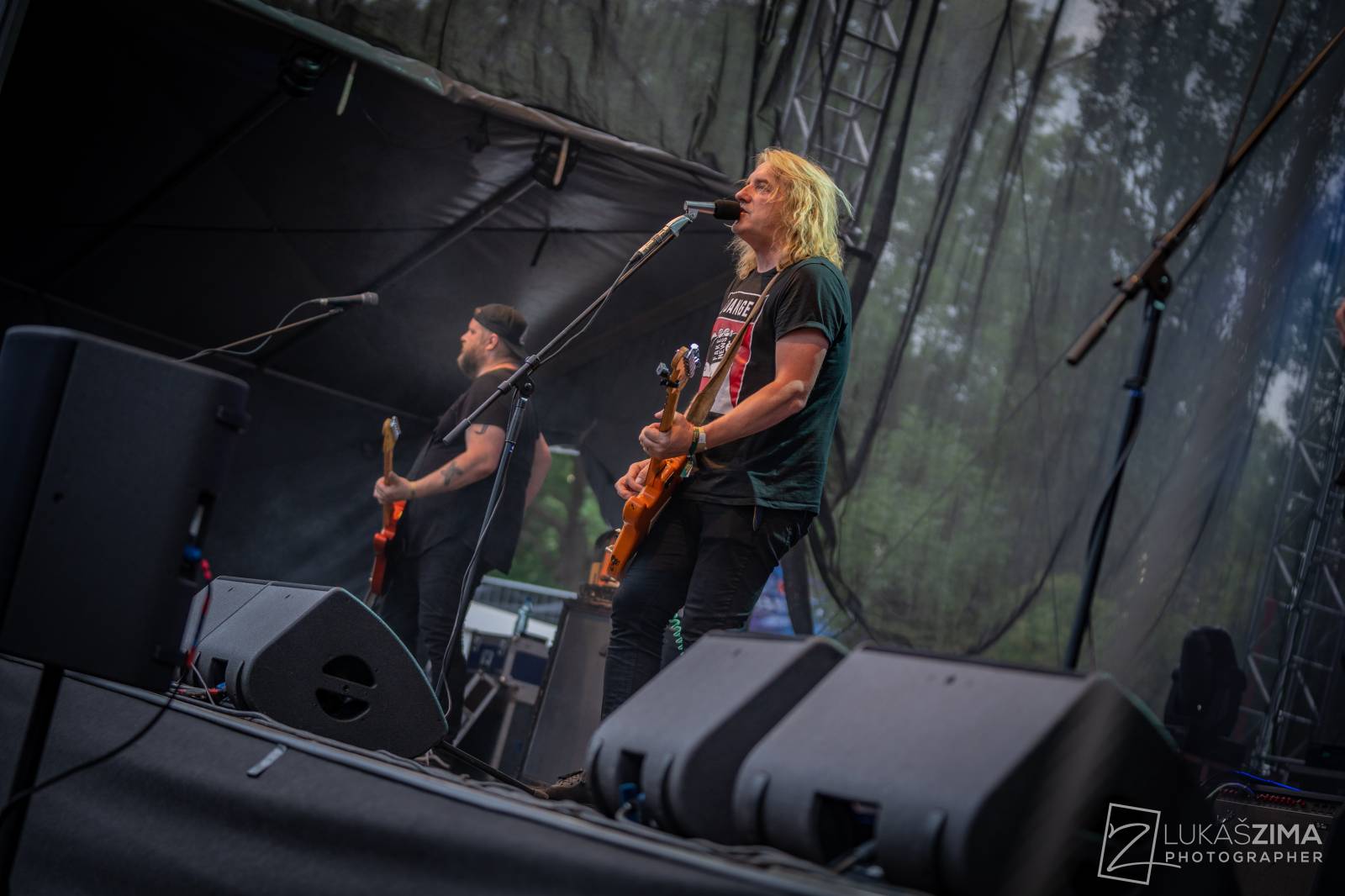 Pogující dav i křest Kusů radosti. Vypsaná fiXa si koncert v Ledárnách užila naplno