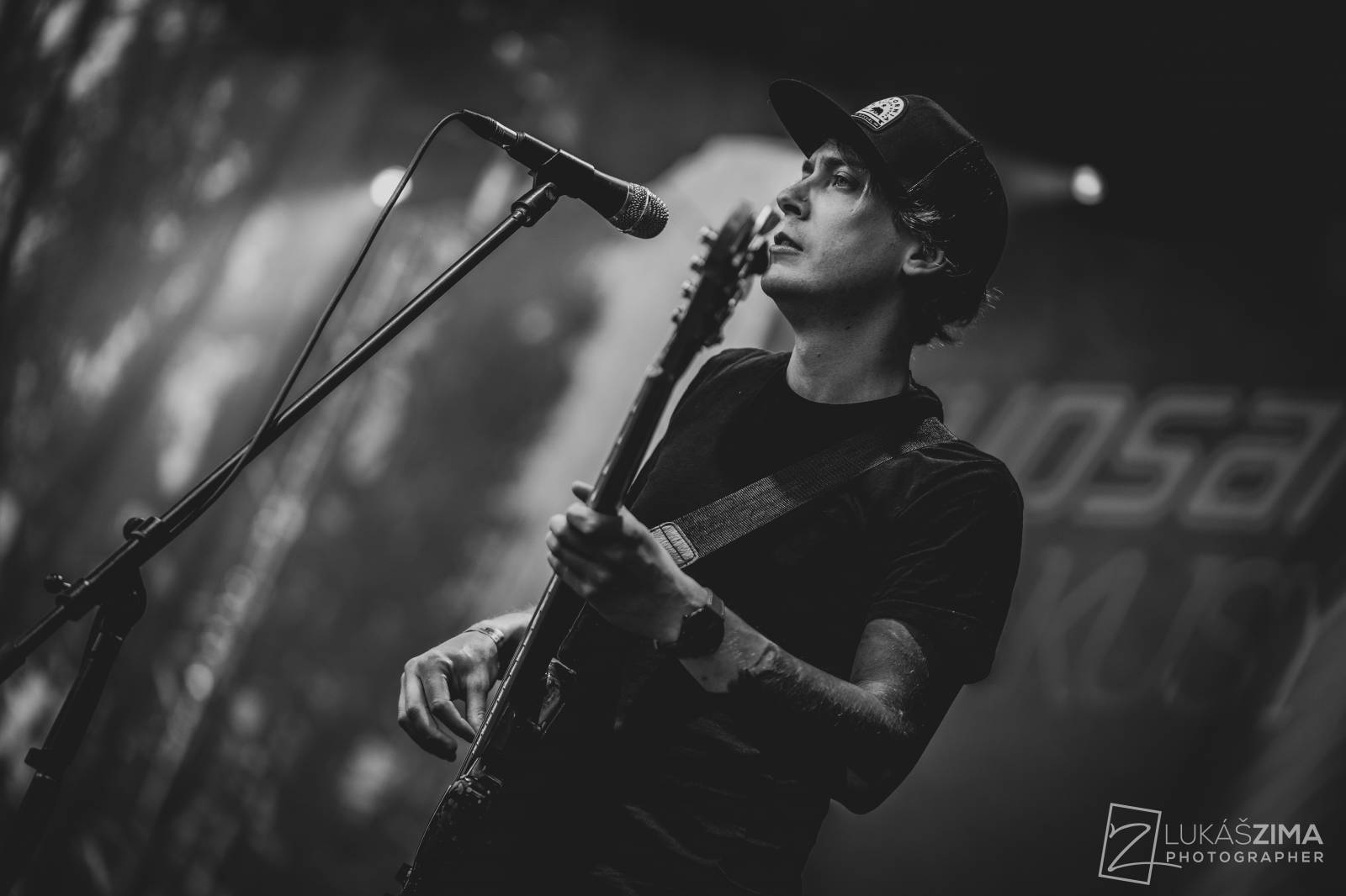 Pogující dav i křest Kusů radosti. Vypsaná fiXa si koncert v Ledárnách užila naplno