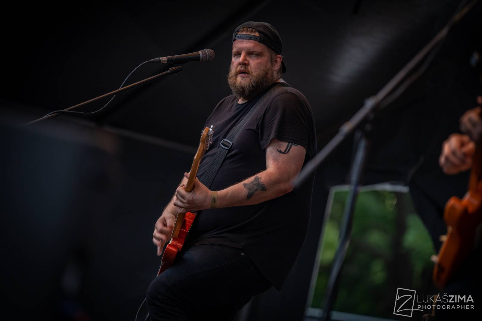 Pogující dav i křest Kusů radosti. Vypsaná fiXa si koncert v Ledárnách užila naplno