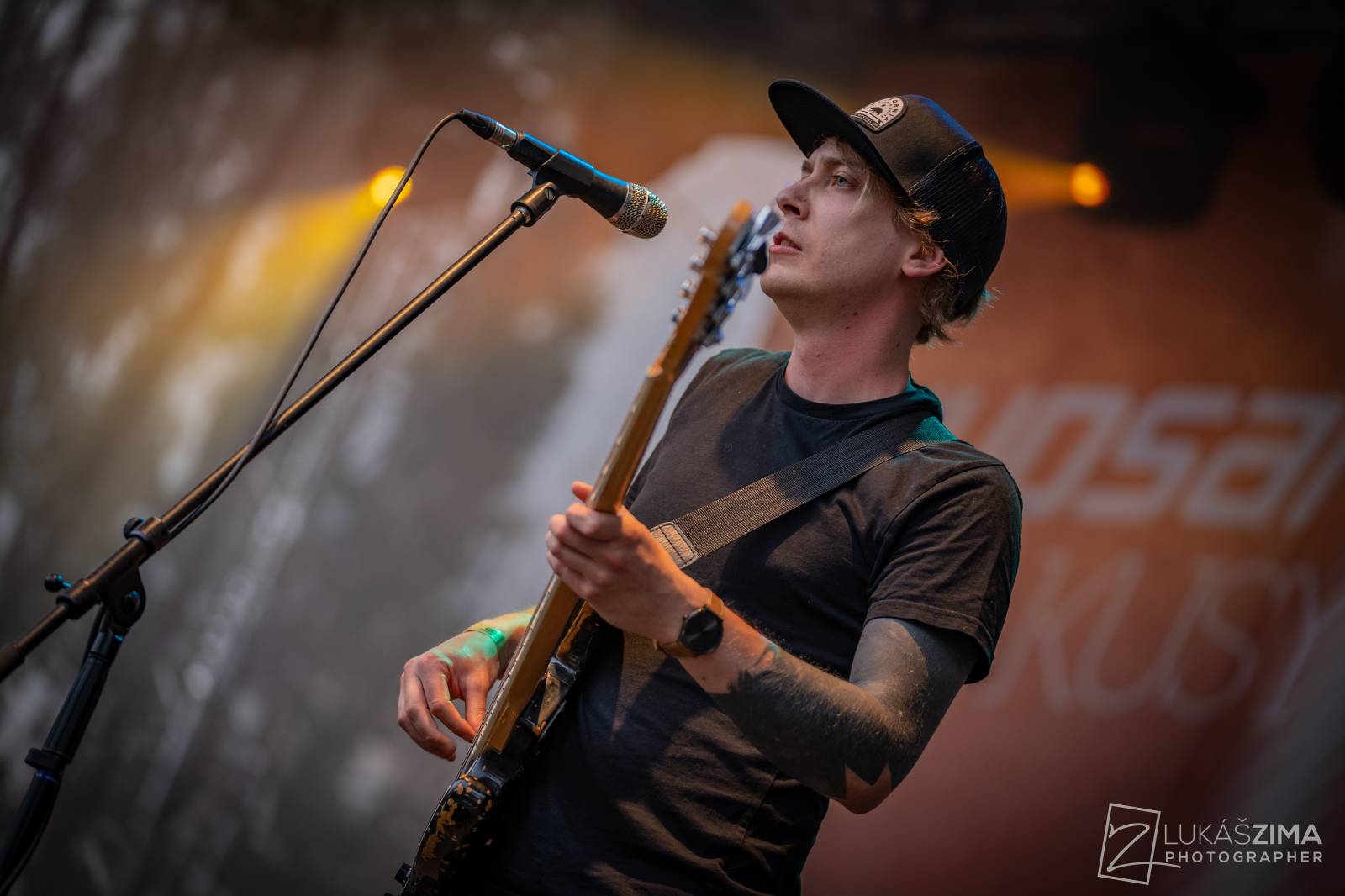 Pogující dav i křest Kusů radosti. Vypsaná fiXa si koncert v Ledárnách užila naplno