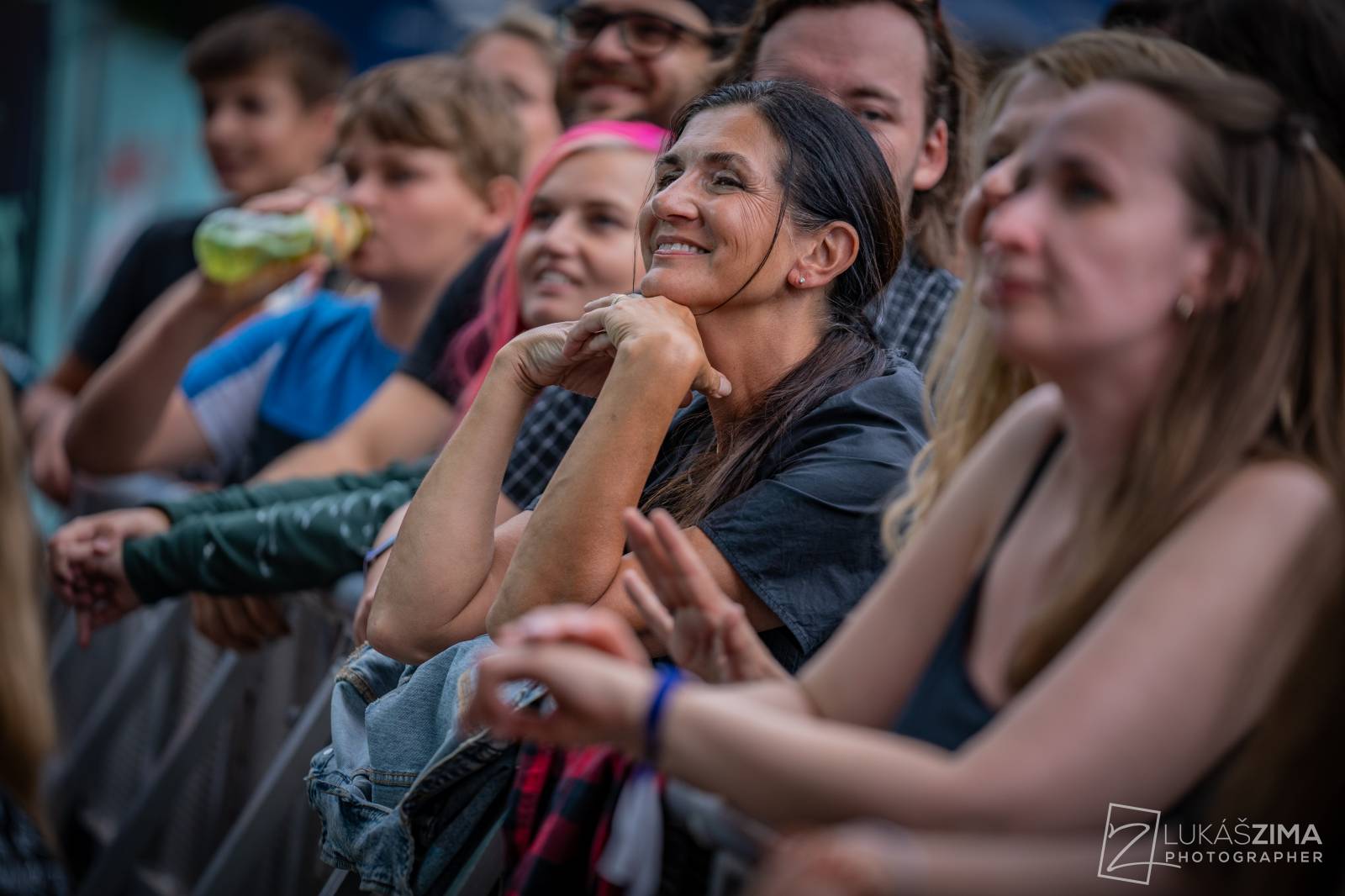 Pogující dav i křest Kusů radosti. Vypsaná fiXa si koncert v Ledárnách užila naplno
