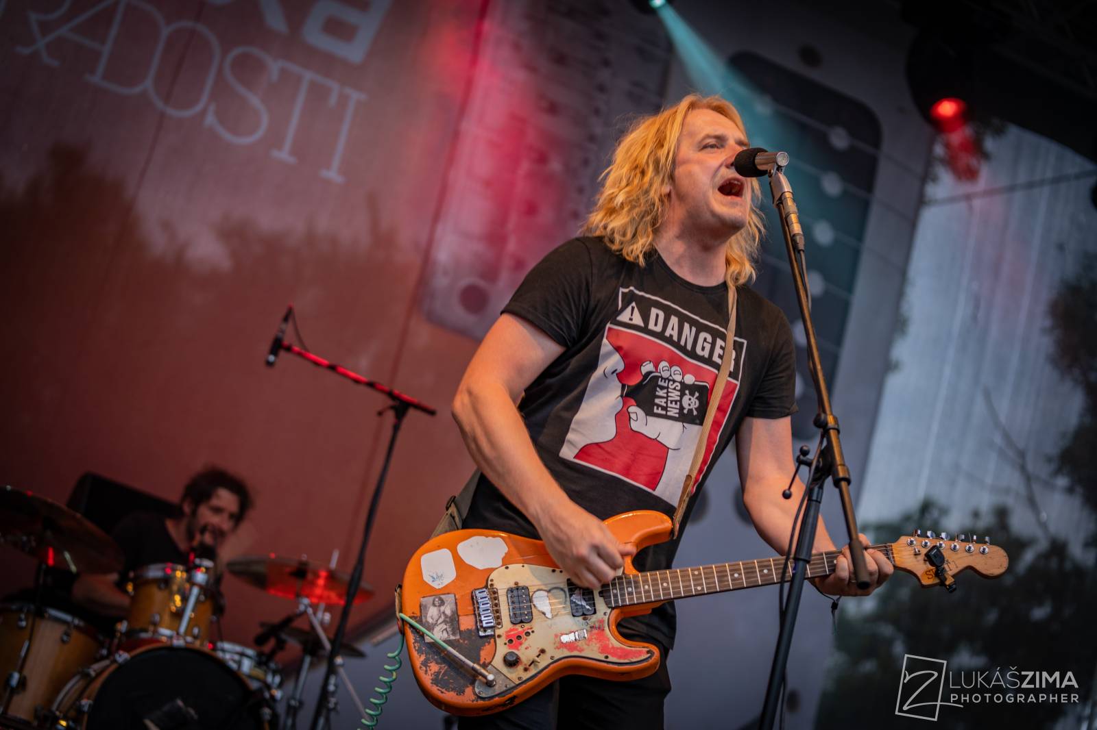 Pogující dav i křest Kusů radosti. Vypsaná fiXa si koncert v Ledárnách užila naplno