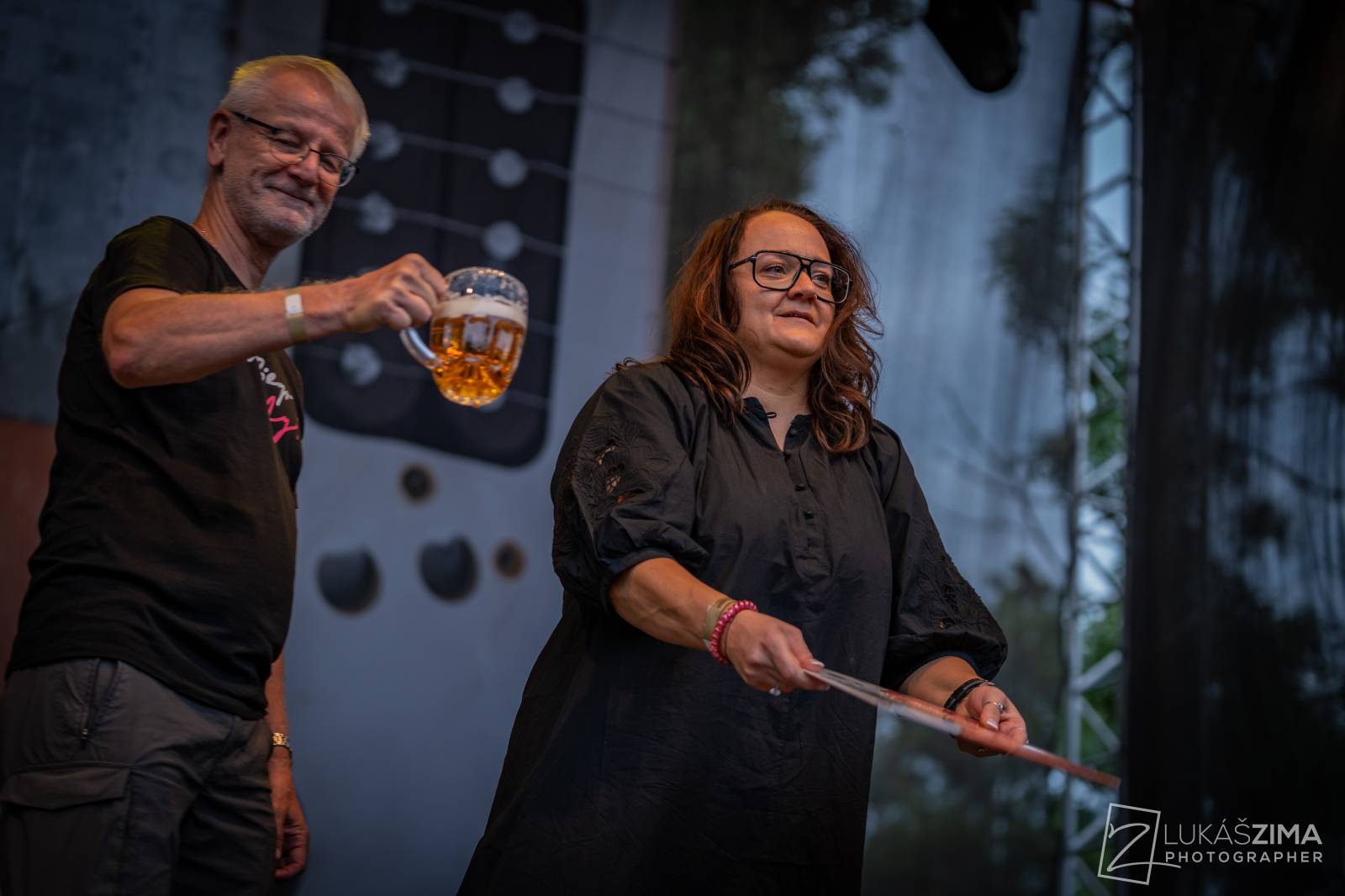 Pogující dav i křest Kusů radosti. Vypsaná fiXa si koncert v Ledárnách užila naplno