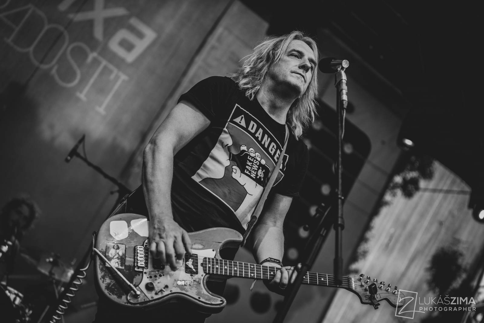 Pogující dav i křest Kusů radosti. Vypsaná fiXa si koncert v Ledárnách užila naplno