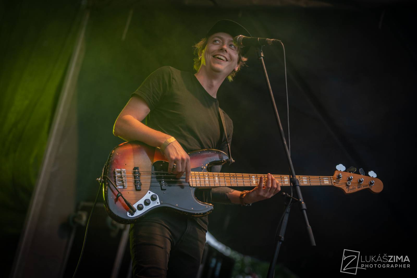 Pogující dav i křest Kusů radosti. Vypsaná fiXa si koncert v Ledárnách užila naplno