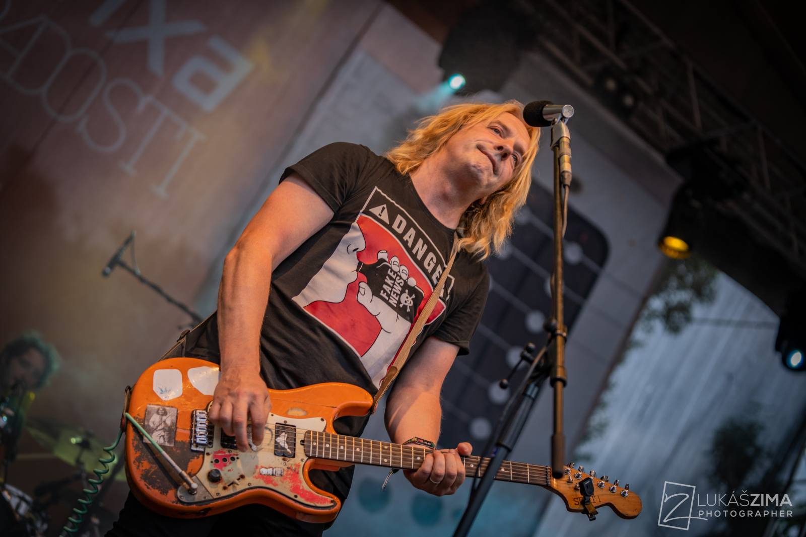 Pogující dav i křest Kusů radosti. Vypsaná fiXa si koncert v Ledárnách užila naplno