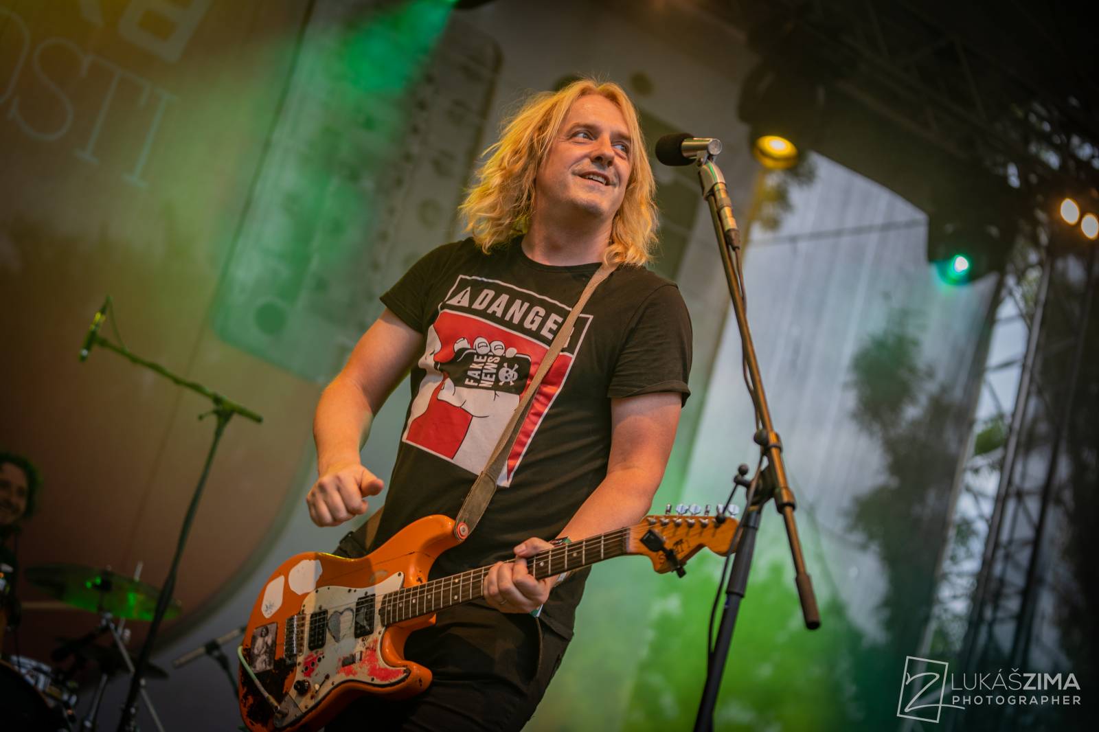 Pogující dav i křest Kusů radosti. Vypsaná fiXa si koncert v Ledárnách užila naplno