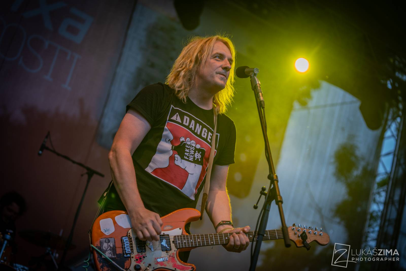 Pogující dav i křest Kusů radosti. Vypsaná fiXa si koncert v Ledárnách užila naplno