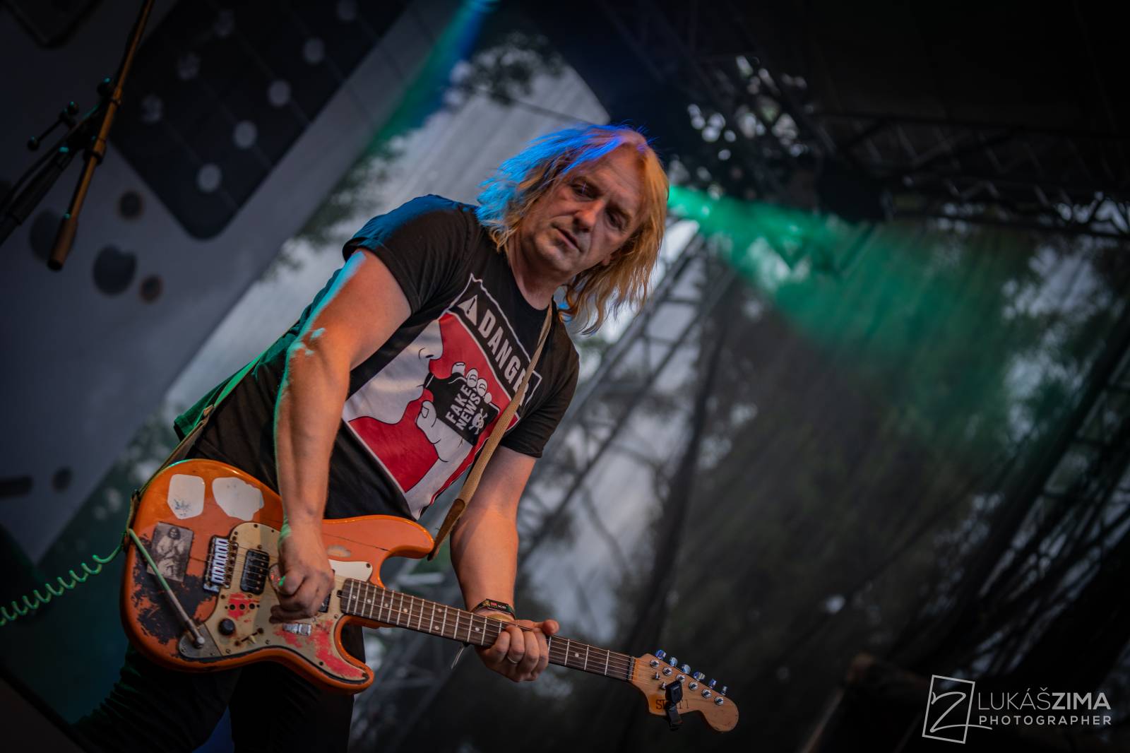 Pogující dav i křest Kusů radosti. Vypsaná fiXa si koncert v Ledárnách užila naplno