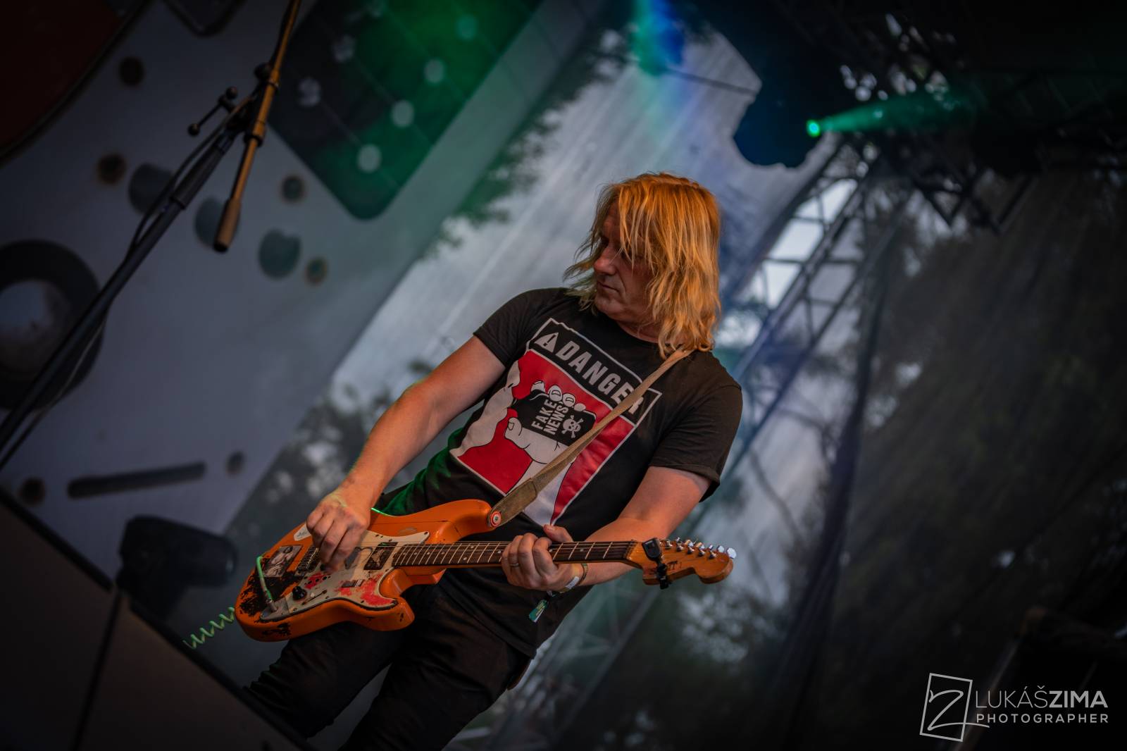 Pogující dav i křest Kusů radosti. Vypsaná fiXa si koncert v Ledárnách užila naplno