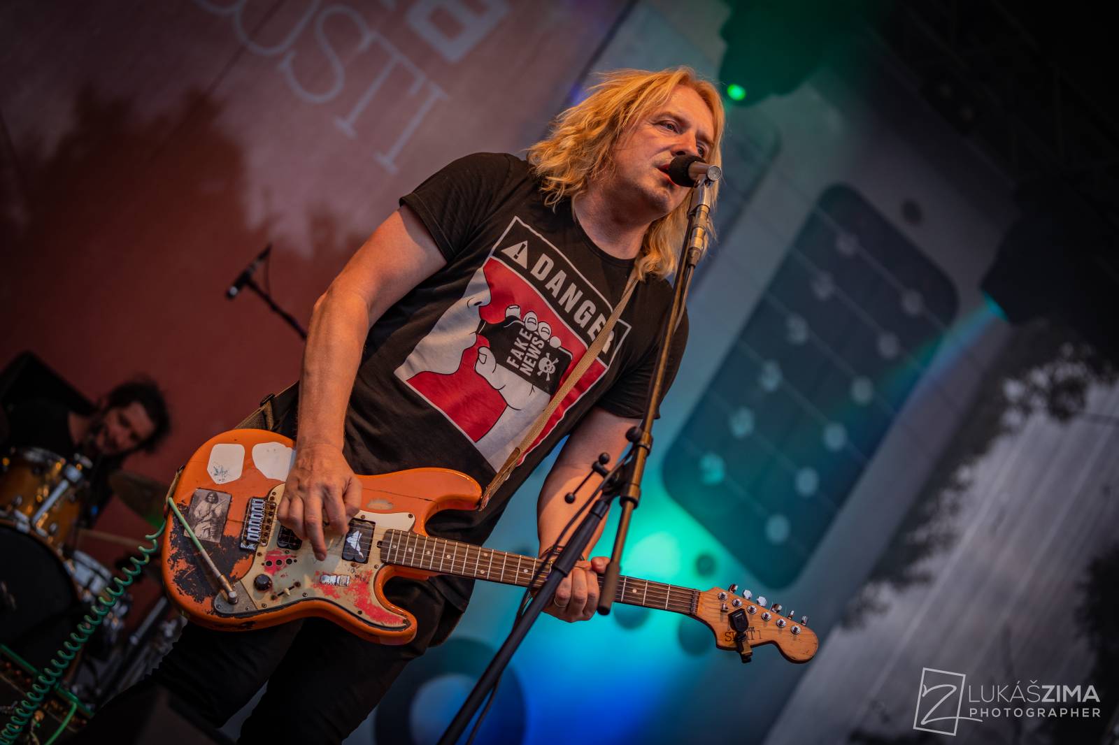 Pogující dav i křest Kusů radosti. Vypsaná fiXa si koncert v Ledárnách užila naplno