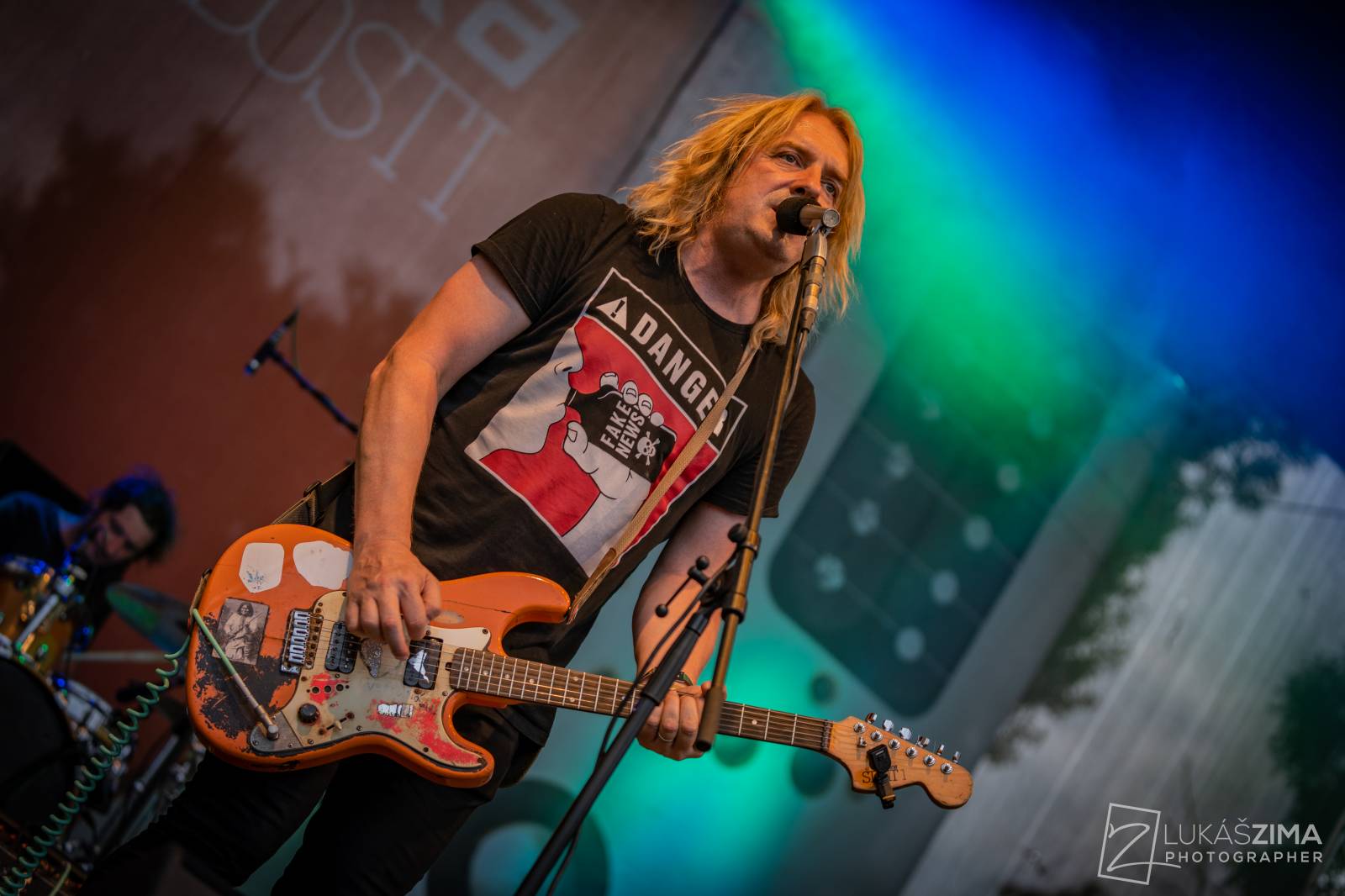 Pogující dav i křest Kusů radosti. Vypsaná fiXa si koncert v Ledárnách užila naplno