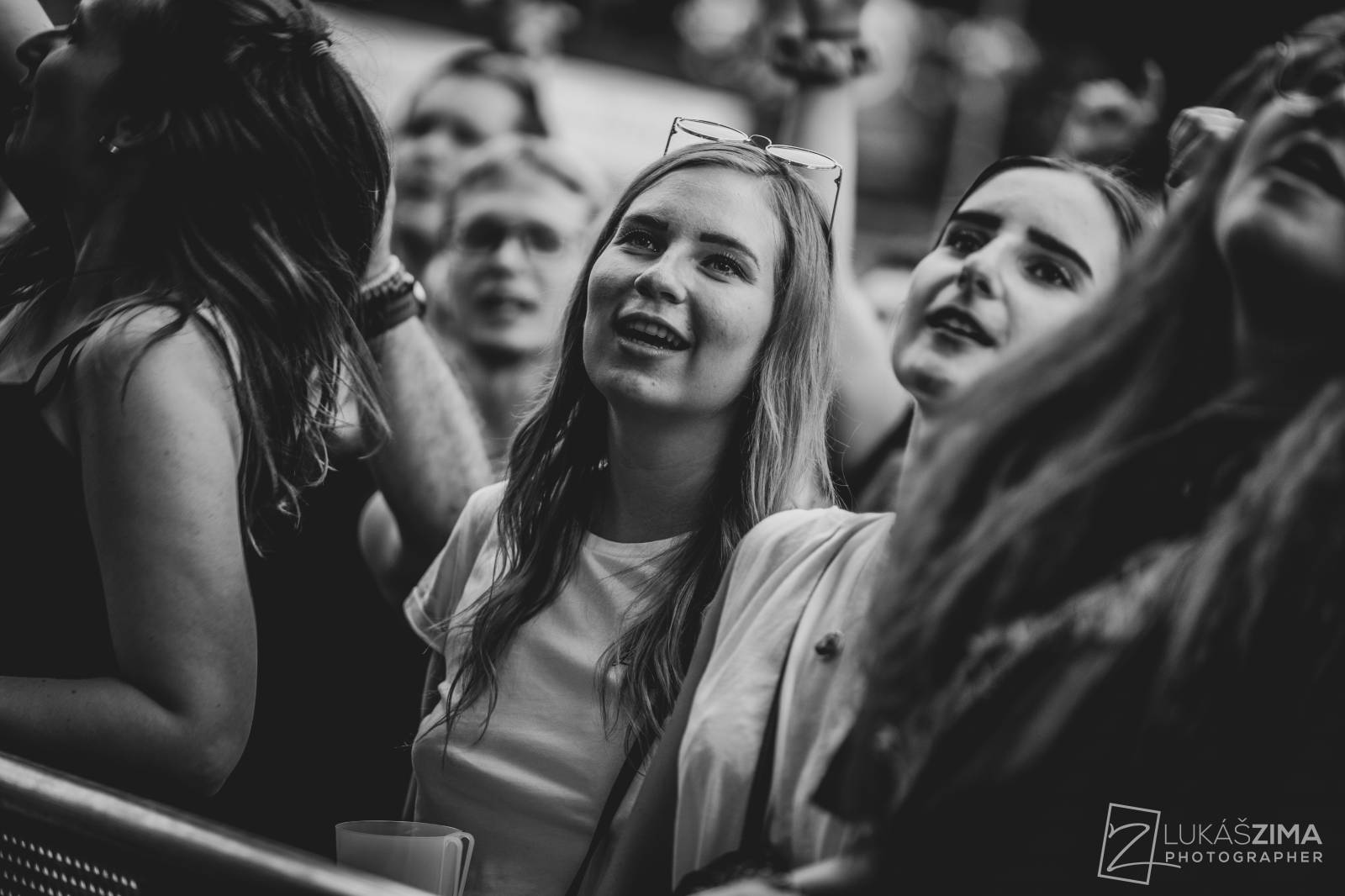 Pogující dav i křest Kusů radosti. Vypsaná fiXa si koncert v Ledárnách užila naplno