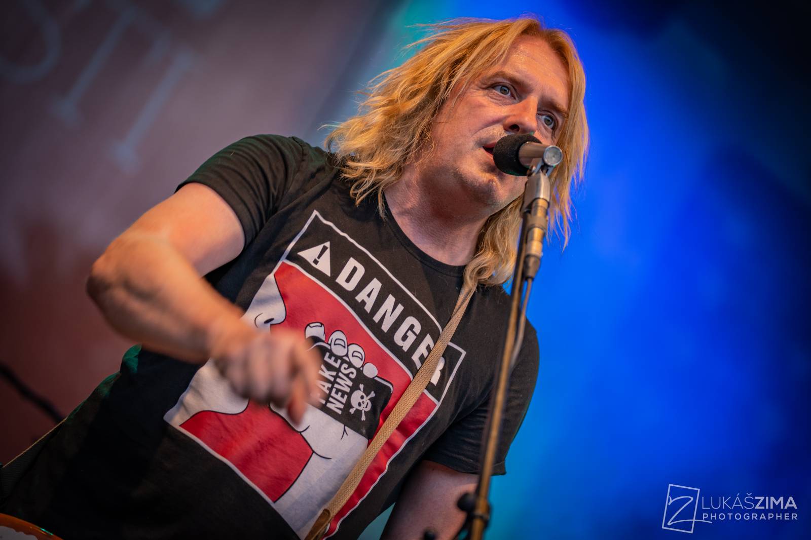 Pogující dav i křest Kusů radosti. Vypsaná fiXa si koncert v Ledárnách užila naplno