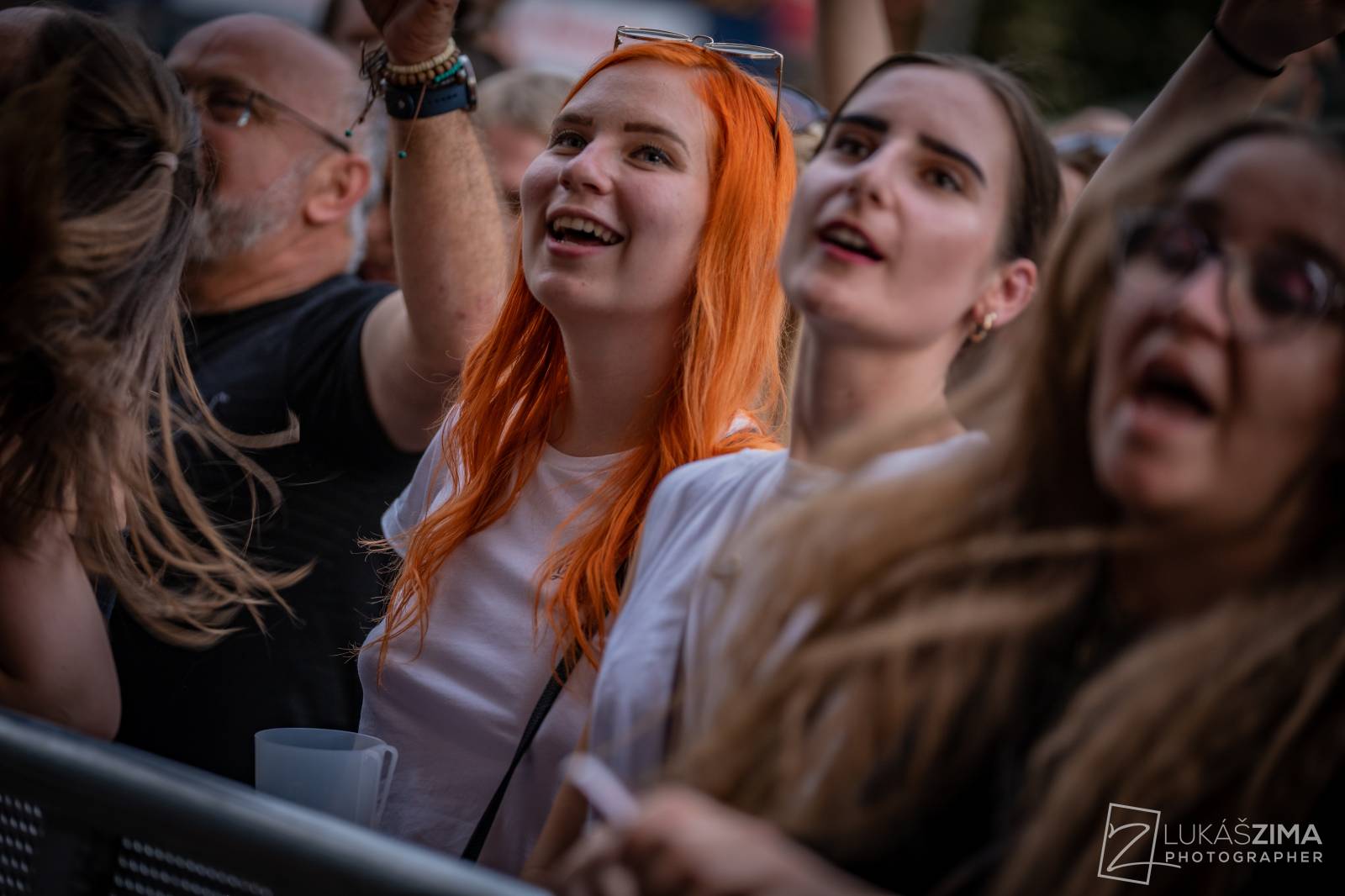 Pogující dav i křest Kusů radosti. Vypsaná fiXa si koncert v Ledárnách užila naplno