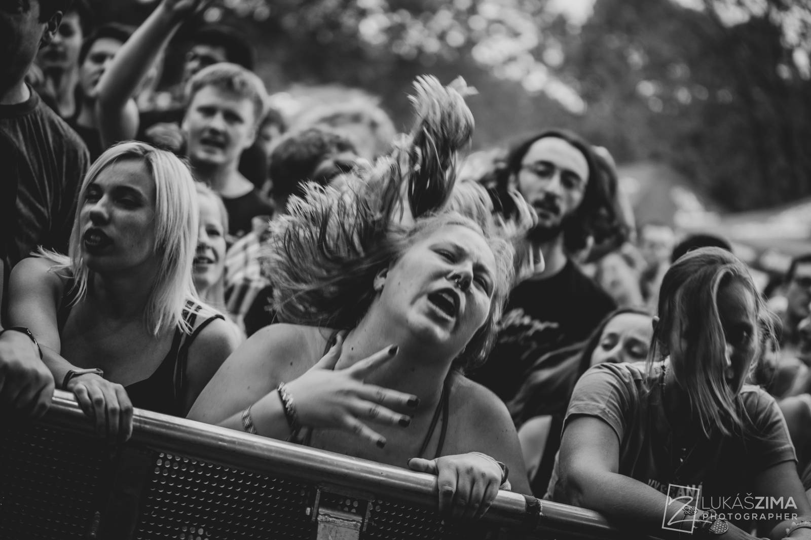 Pogující dav i křest Kusů radosti. Vypsaná fiXa si koncert v Ledárnách užila naplno