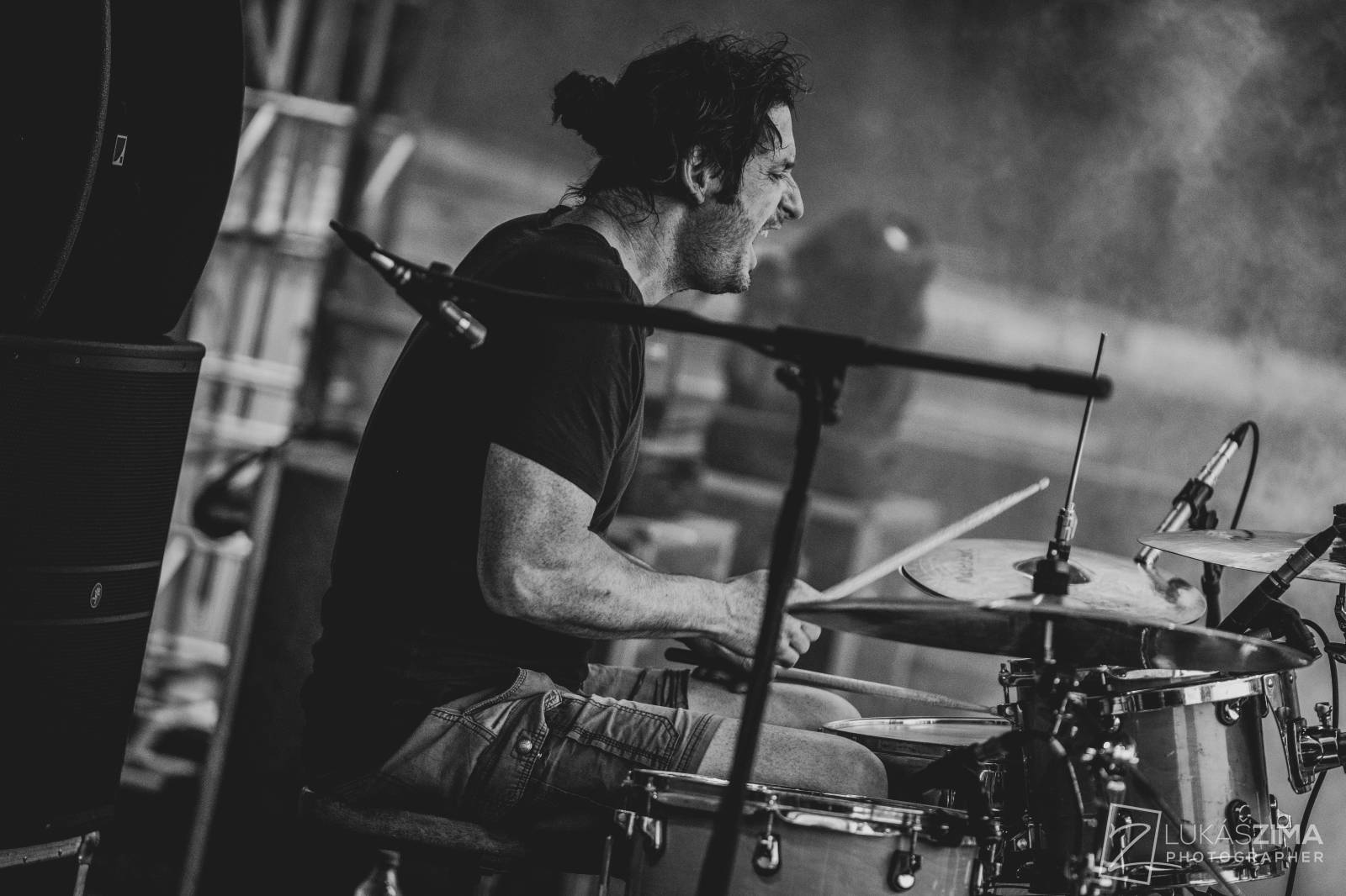 Pogující dav i křest Kusů radosti. Vypsaná fiXa si koncert v Ledárnách užila naplno