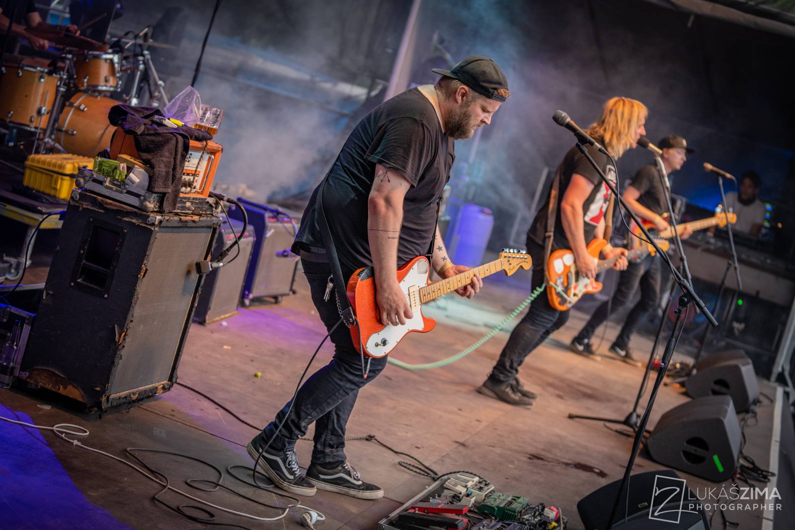 Pogující dav i křest Kusů radosti. Vypsaná fiXa si koncert v Ledárnách užila naplno