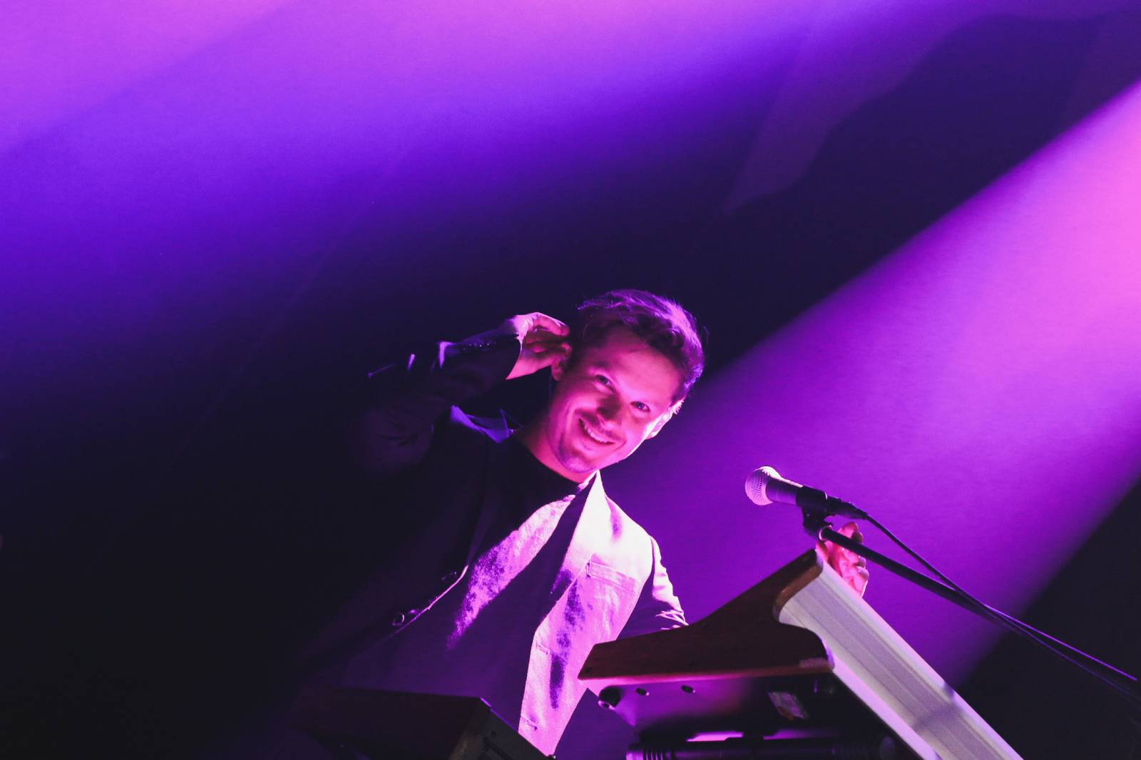 Éterická Aurora si podmanila vyprodané Forum Karlín