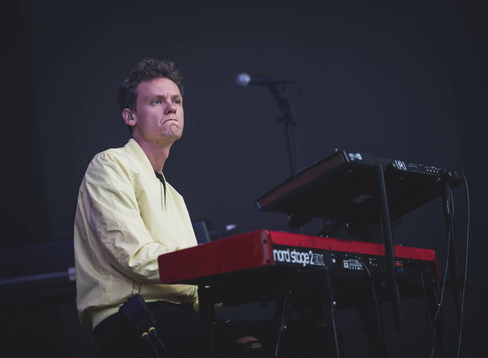 Ani déšť Metronome Prague nezastavil. Hvězdou večera byl Beck, vystoupili také Tata Bojs nebo Marpo