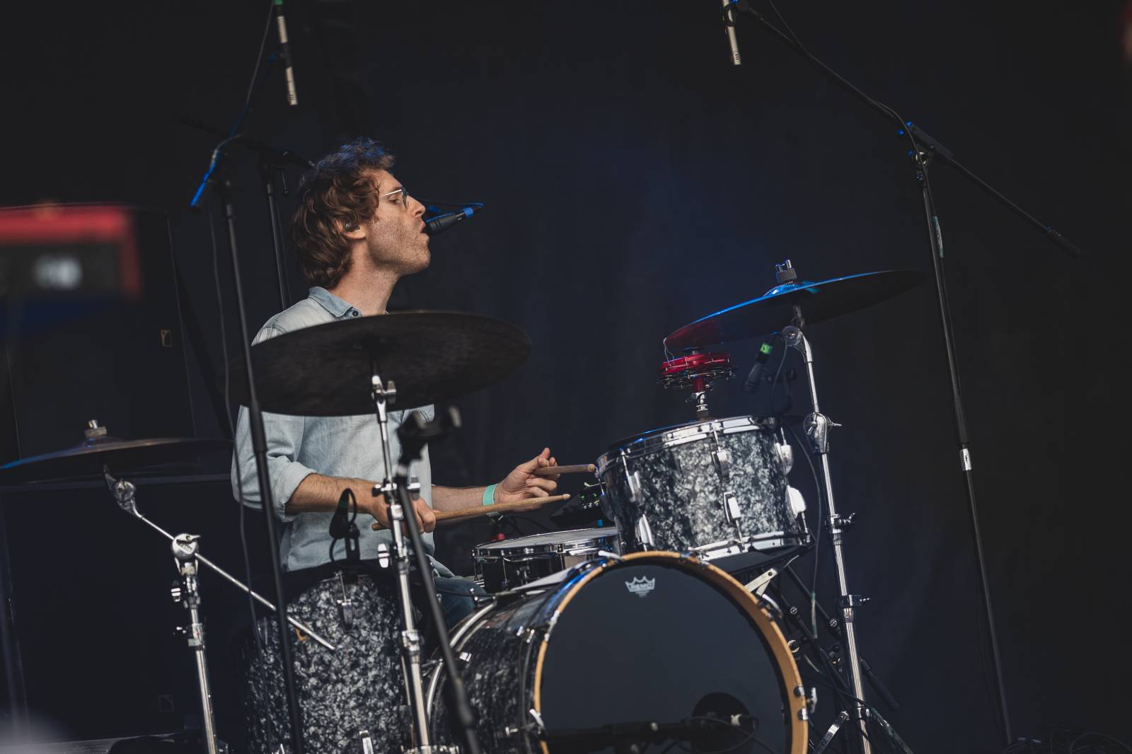 Ani déšť Metronome Prague nezastavil. Hvězdou večera byl Beck, vystoupili také Tata Bojs nebo Marpo