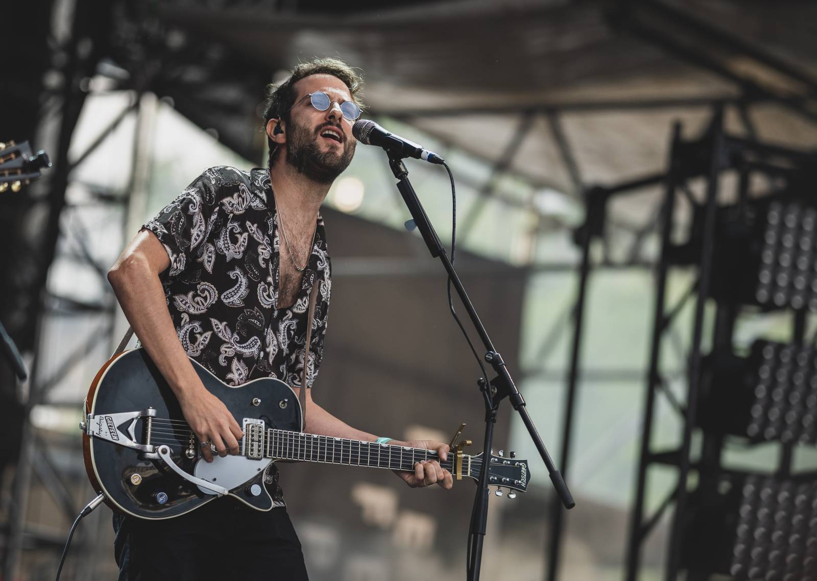 Ani déšť Metronome Prague nezastavil. Hvězdou večera byl Beck, vystoupili také Tata Bojs nebo Marpo