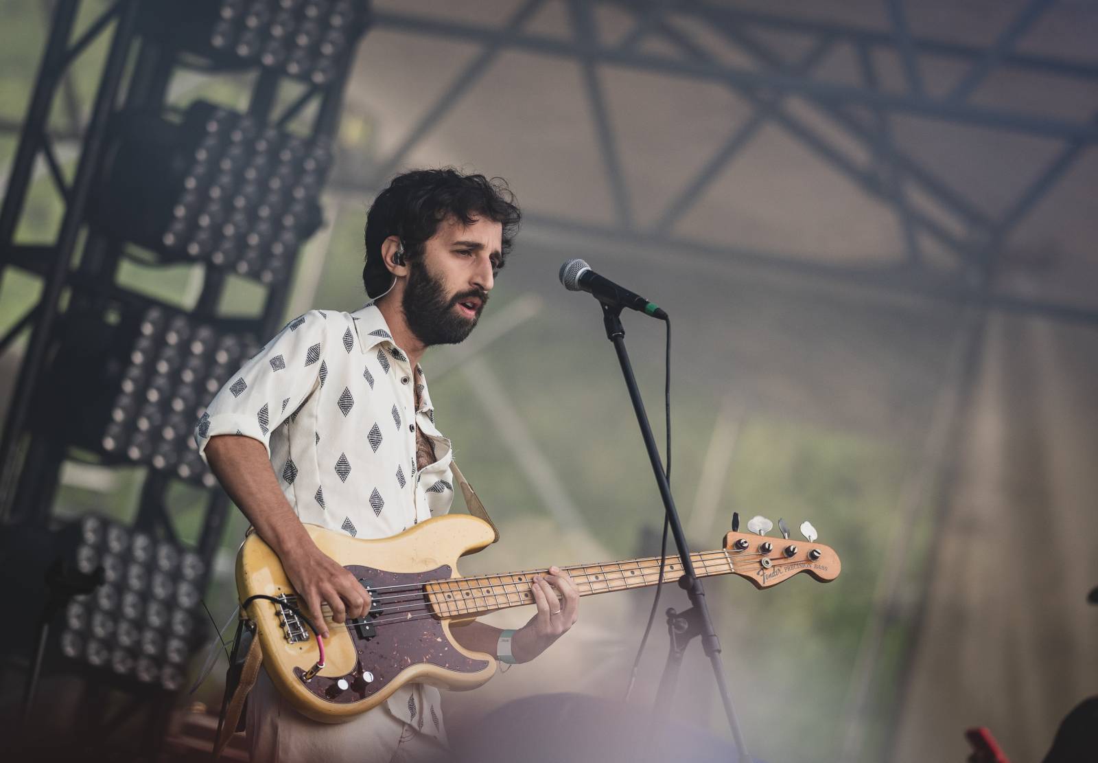 Ani déšť Metronome Prague nezastavil. Hvězdou večera byl Beck, vystoupili také Tata Bojs nebo Marpo