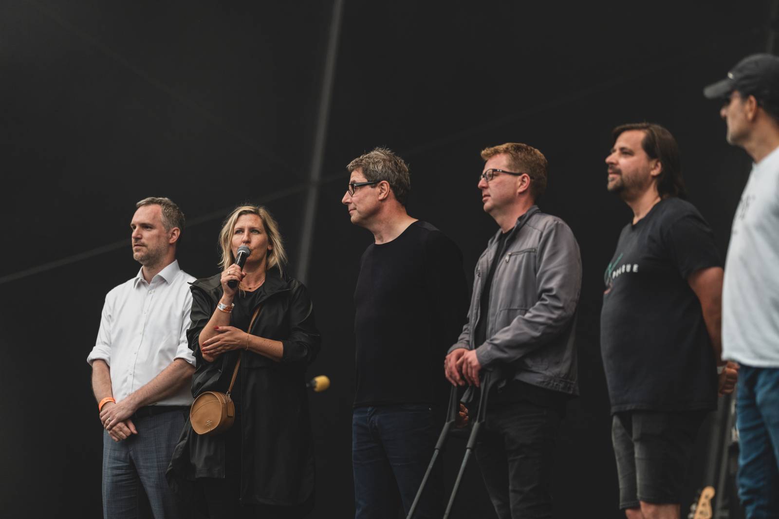 Ani déšť Metronome Prague nezastavil. Hvězdou večera byl Beck, vystoupili také Tata Bojs nebo Marpo