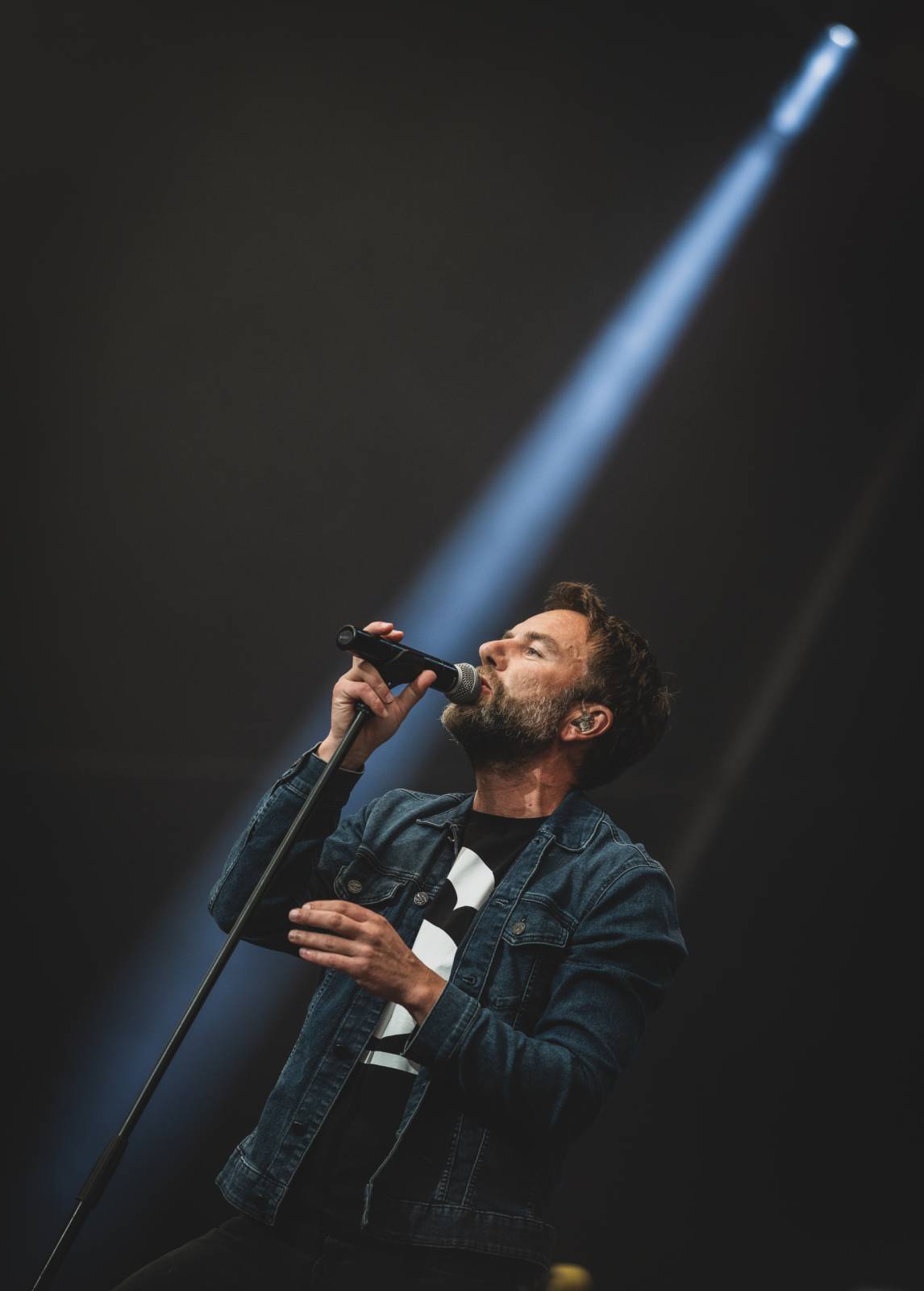 Ani déšť Metronome Prague nezastavil. Hvězdou večera byl Beck, vystoupili také Tata Bojs nebo Marpo