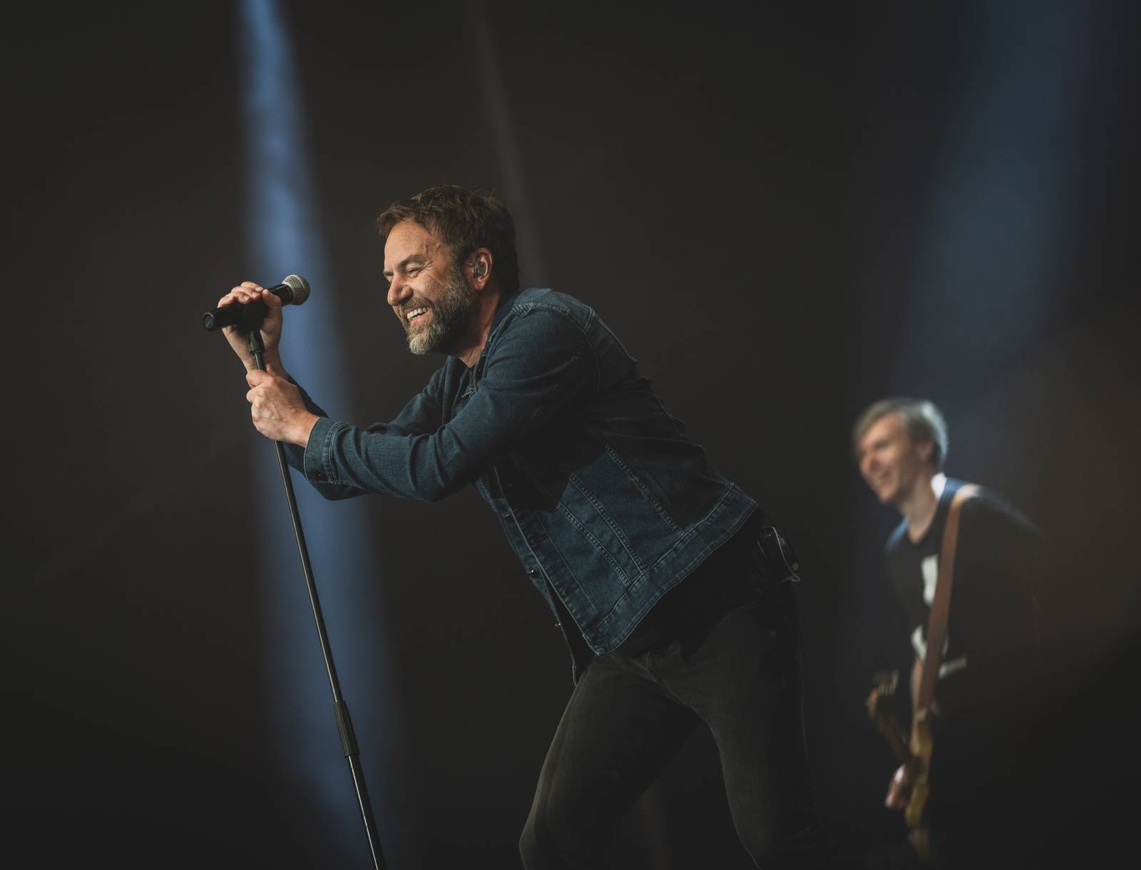 Ani déšť Metronome Prague nezastavil. Hvězdou večera byl Beck, vystoupili také Tata Bojs nebo Marpo