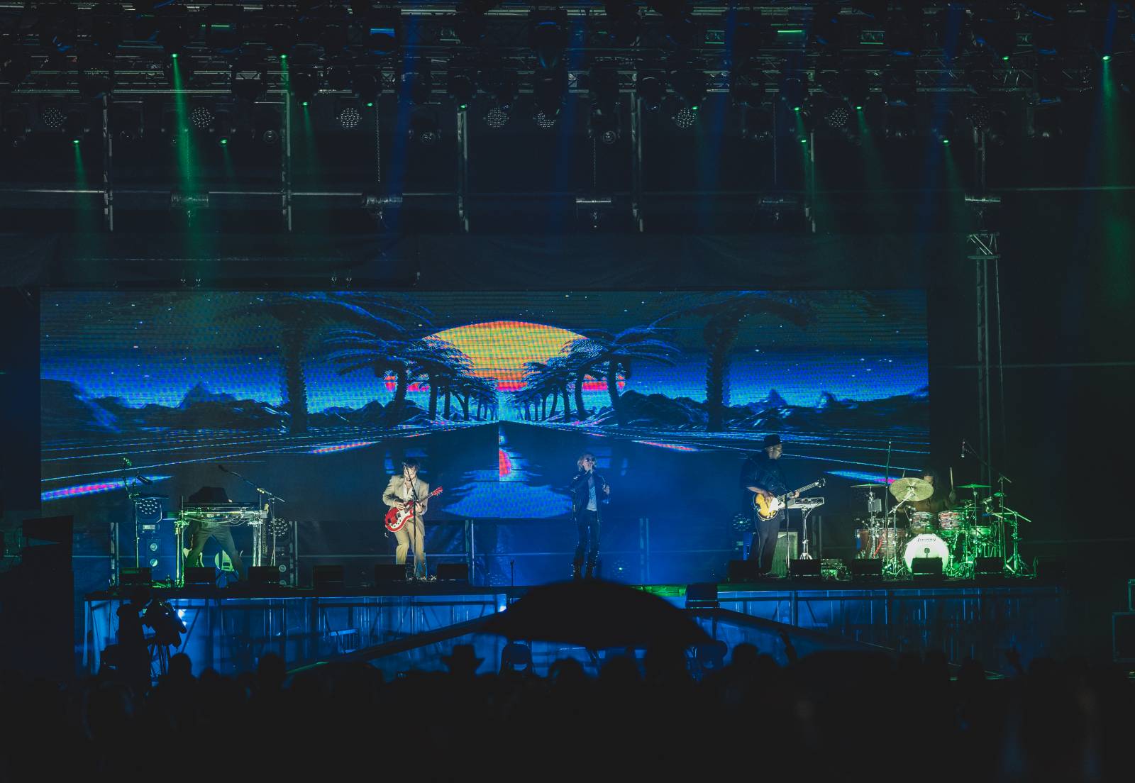 Ani déšť Metronome Prague nezastavil. Hvězdou večera byl Beck, vystoupili také Tata Bojs nebo Marpo